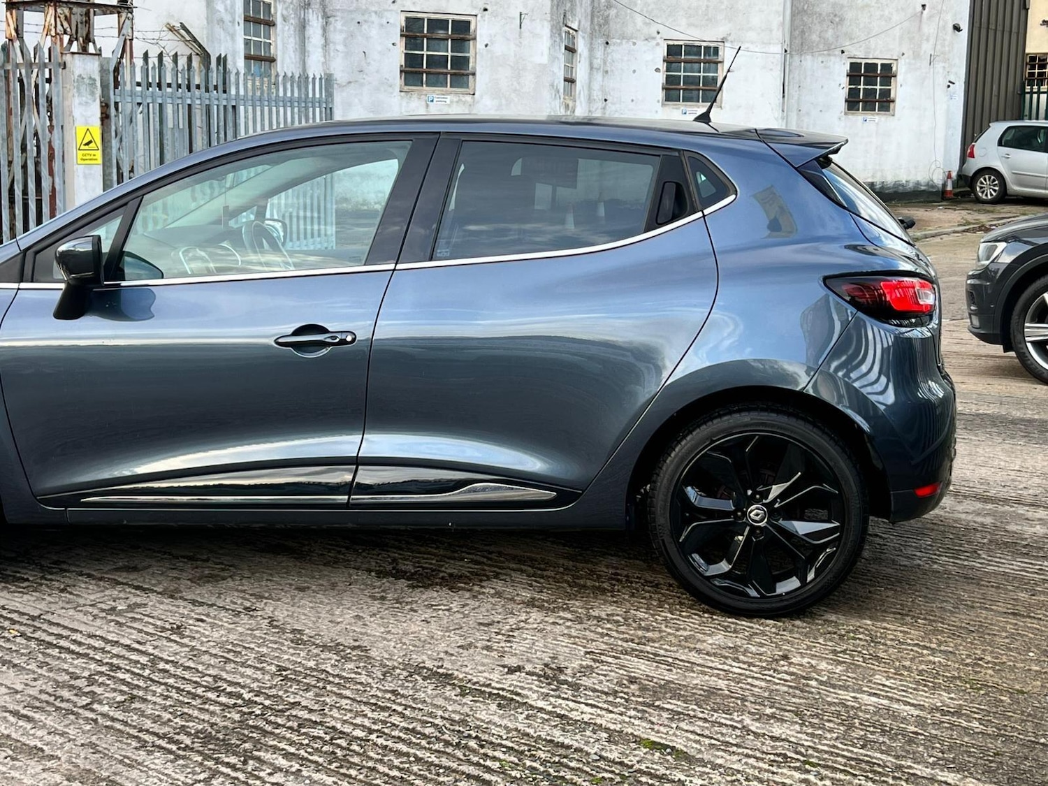 Used Renault Clio 2018 for sale - 76849980: Photo 12