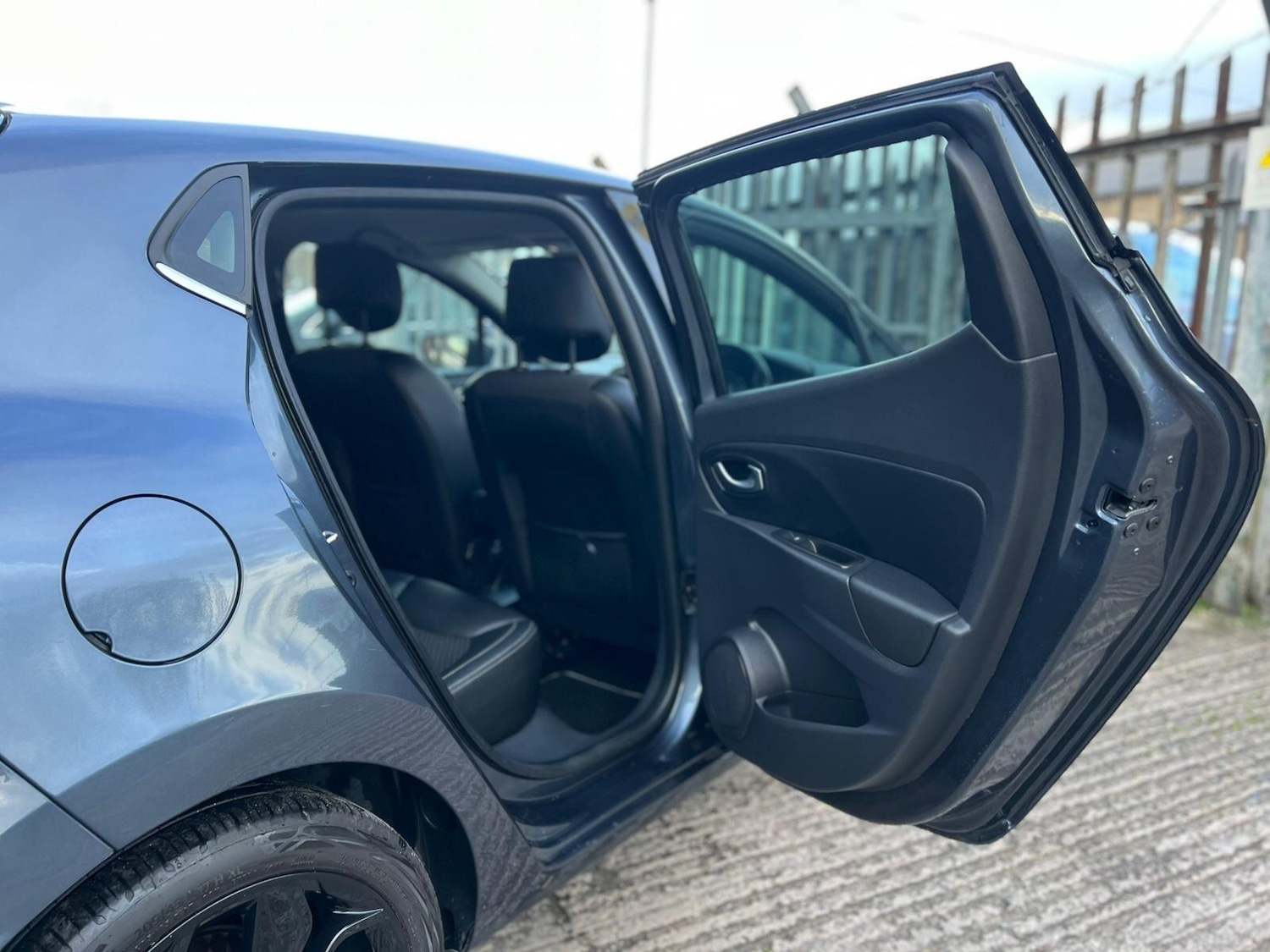 Used Renault Clio 2018 for sale - 76849980: Photo 24