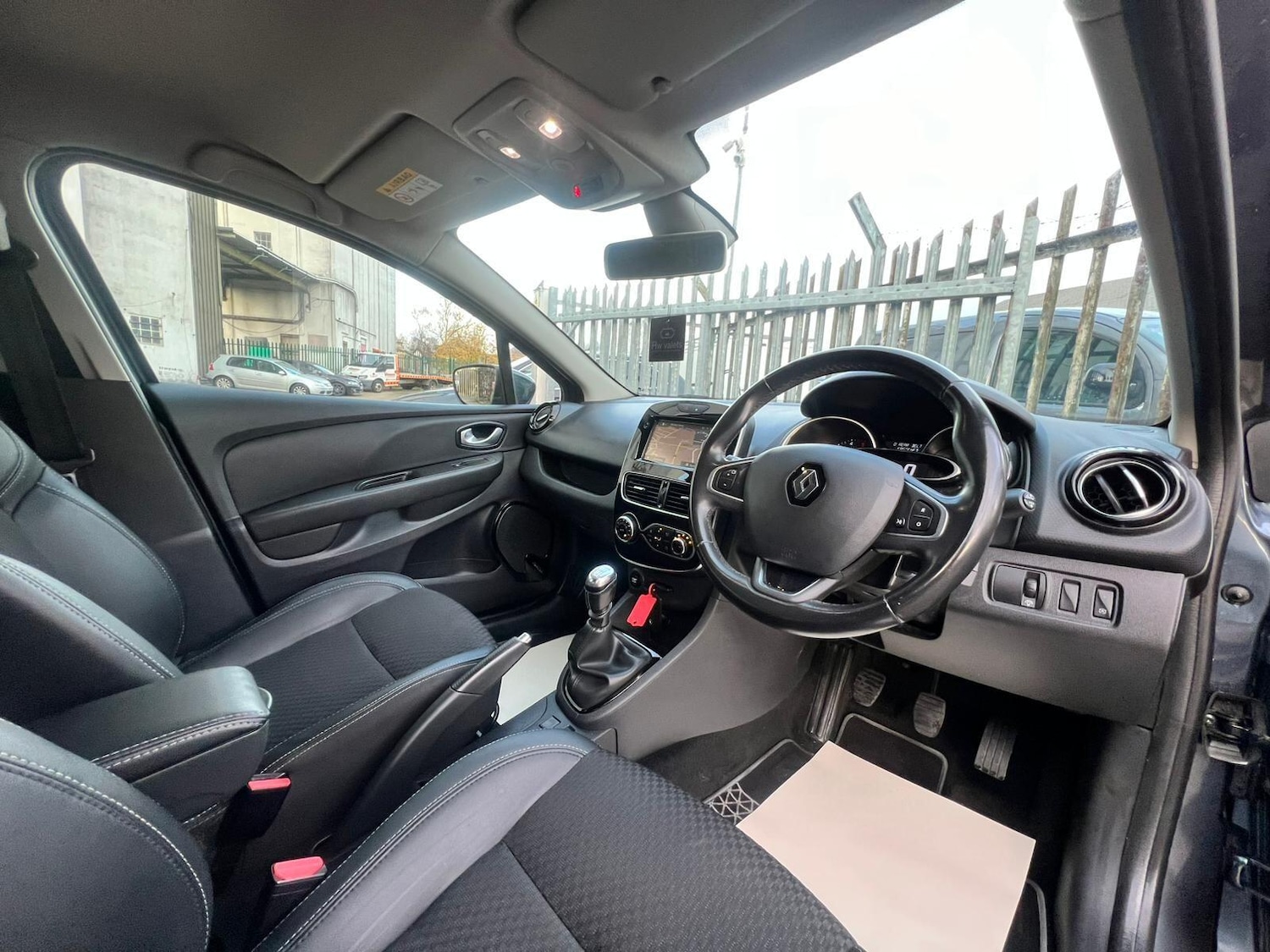 Used Renault Clio 2018 for sale - 76849980: Photo 29