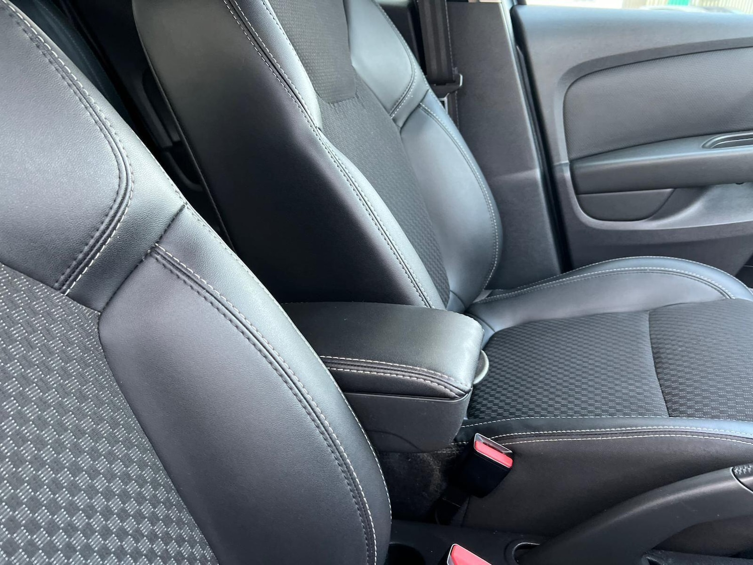 Used Renault Clio 2018 for sale - 76849980: Photo 34