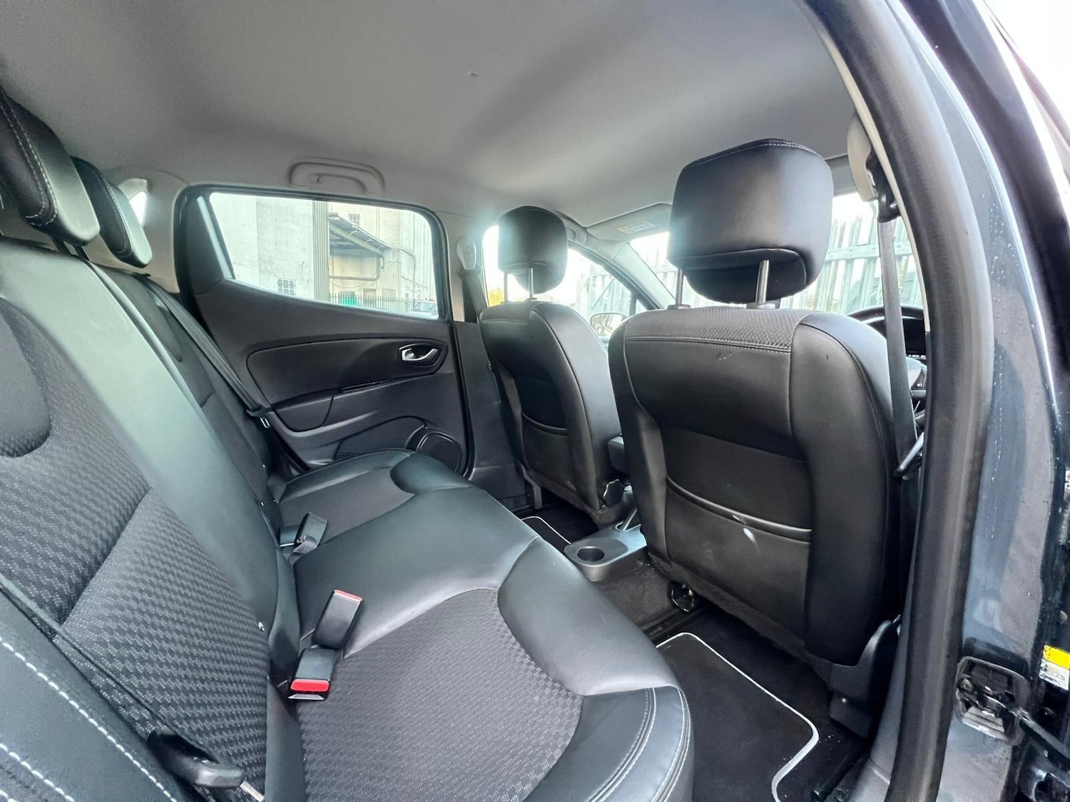 Used Renault Clio 2018 for sale - 76849980: Photo 40