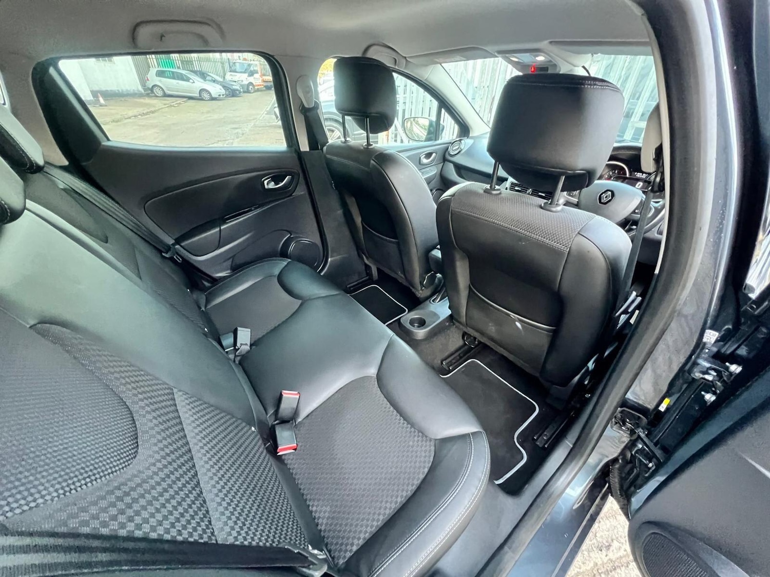 Used Renault Clio 2018 for sale - 76849980: Photo 42