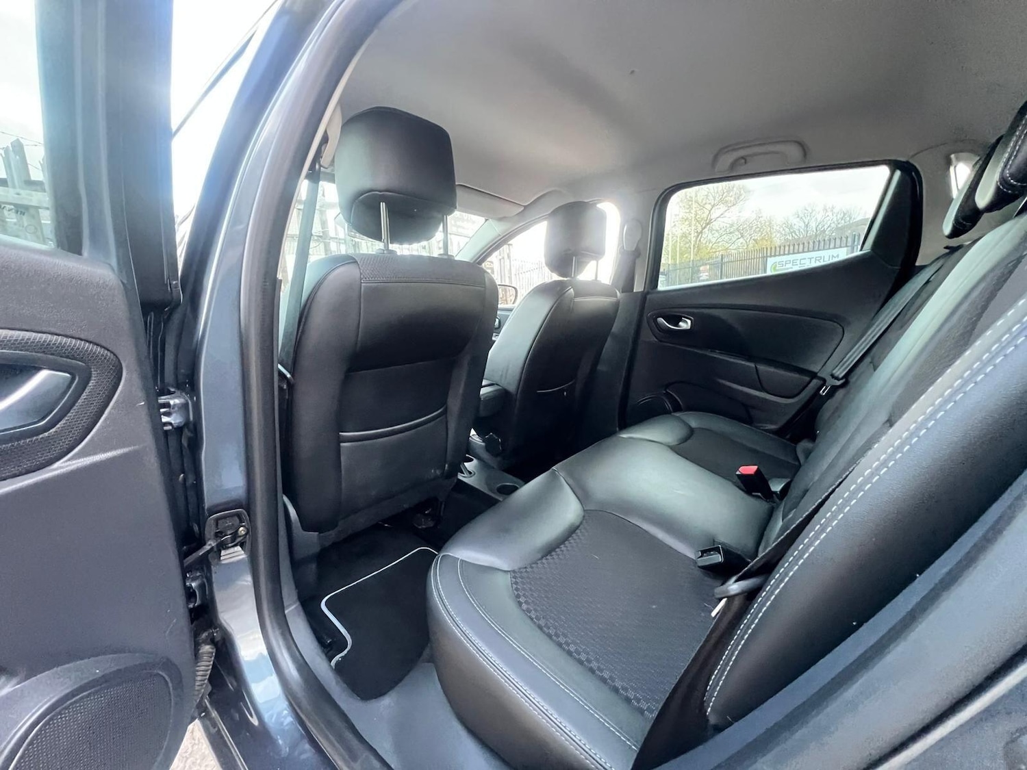 Used Renault Clio 2018 for sale - 76849980: Photo 45