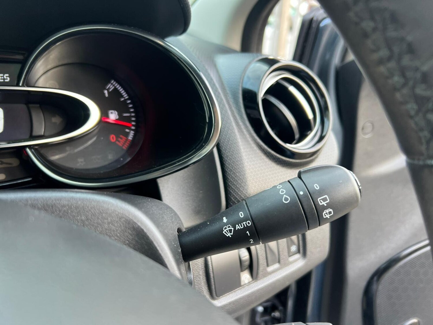 Used Renault Clio 2018 for sale - 76849980: Photo 48