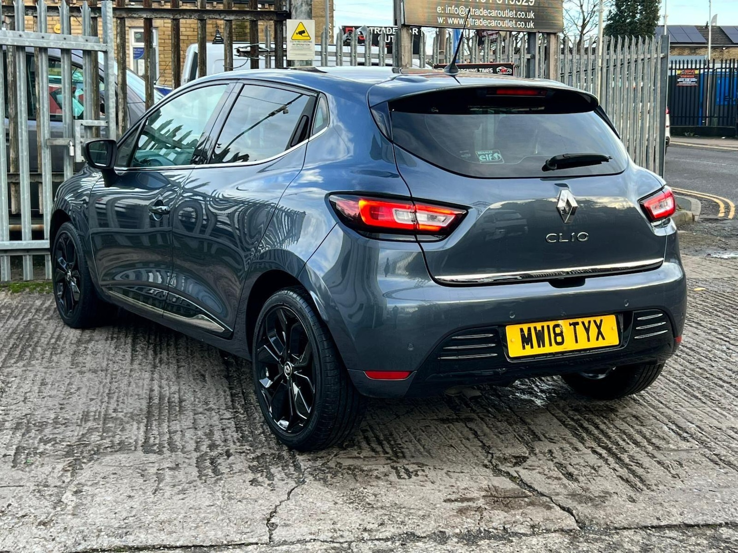 Used Renault Clio 2018 for sale - 76849980: Photo 5