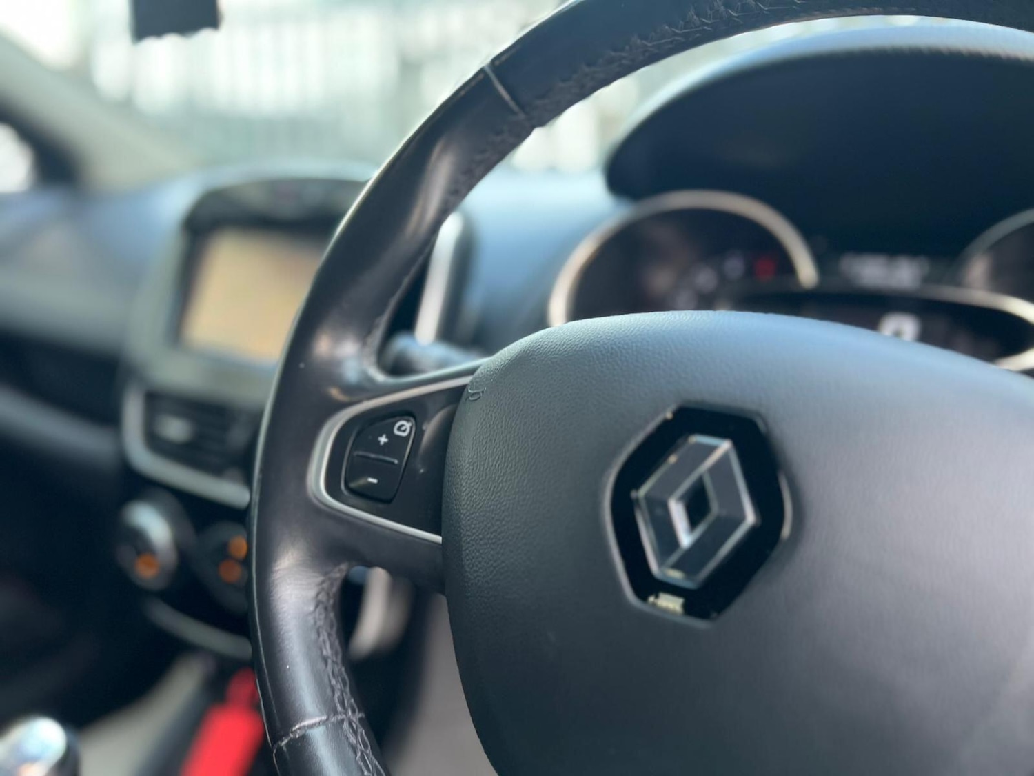 Used Renault Clio 2018 for sale - 76849980: Photo 58