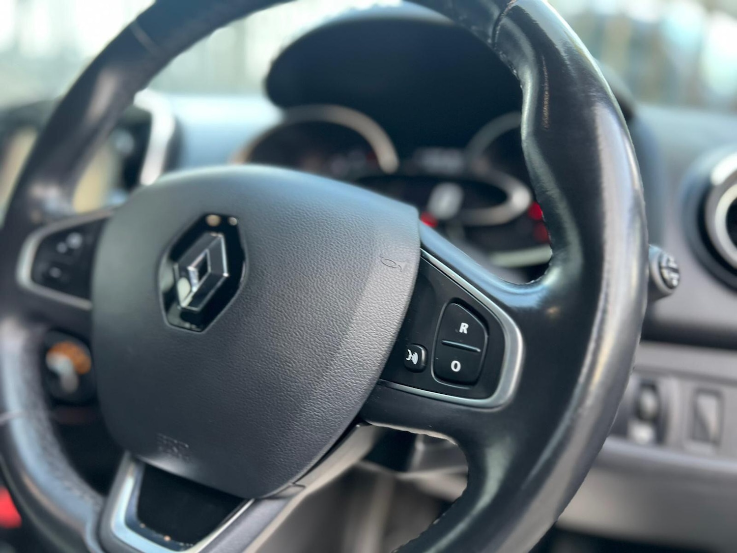 Used Renault Clio 2018 for sale - 76849980: Photo 59