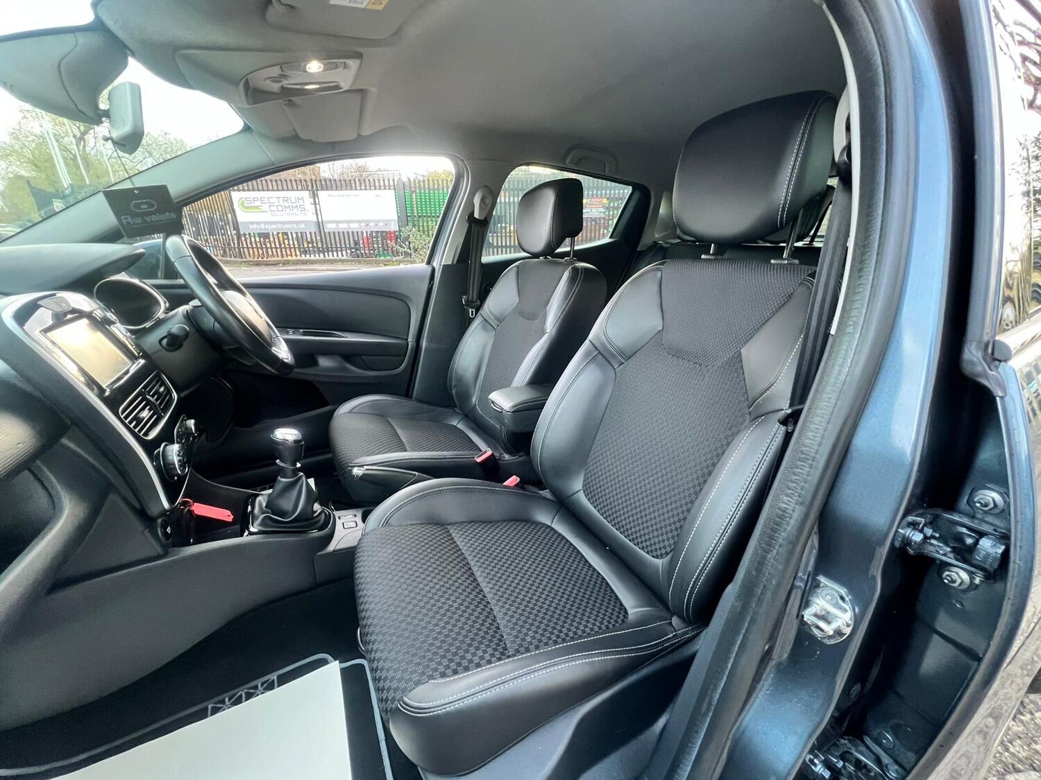 Used Renault Clio 2018 for sale - 76849980: Photo 61