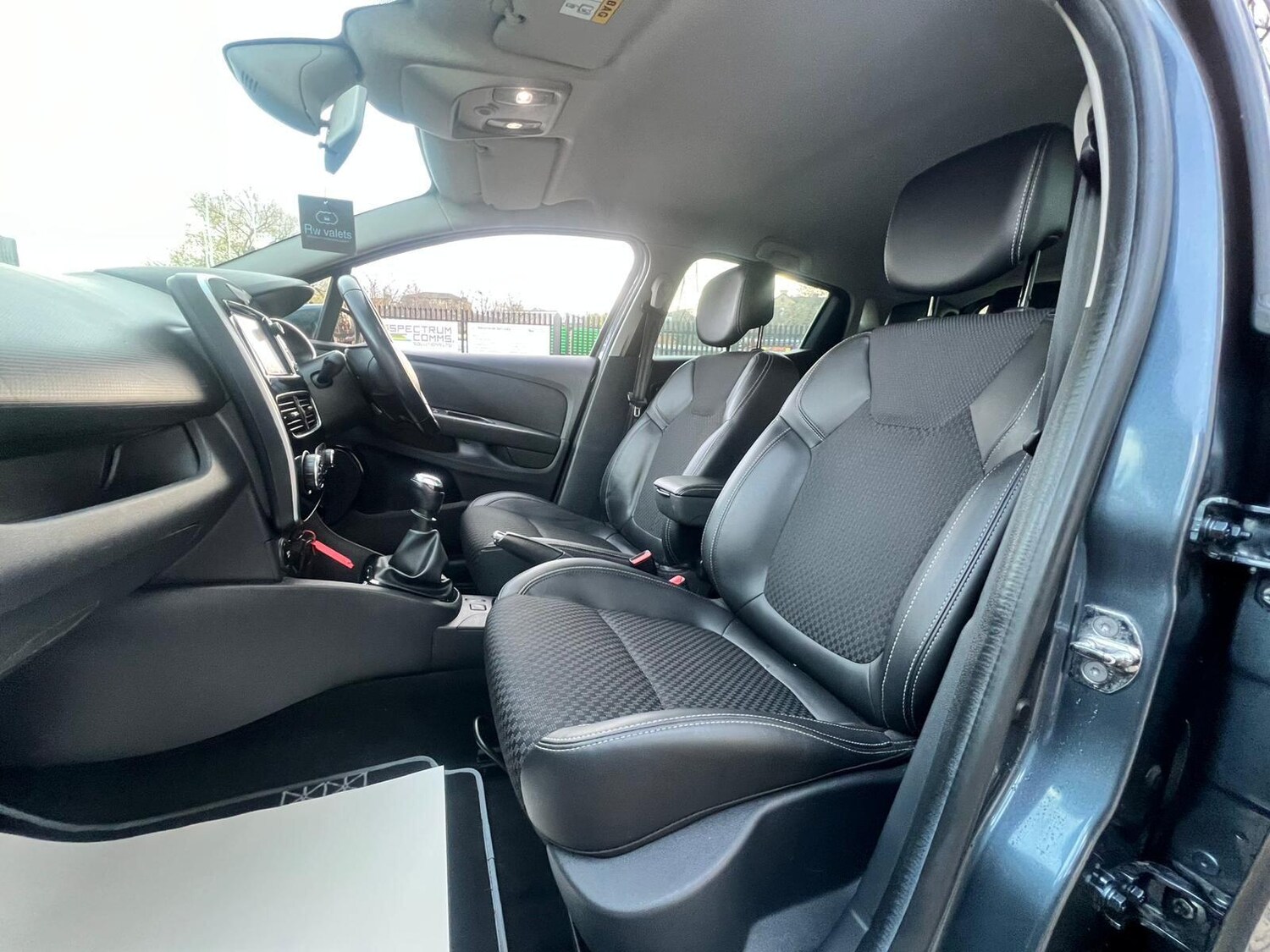 Used Renault Clio 2018 for sale - 76849980: Photo 63