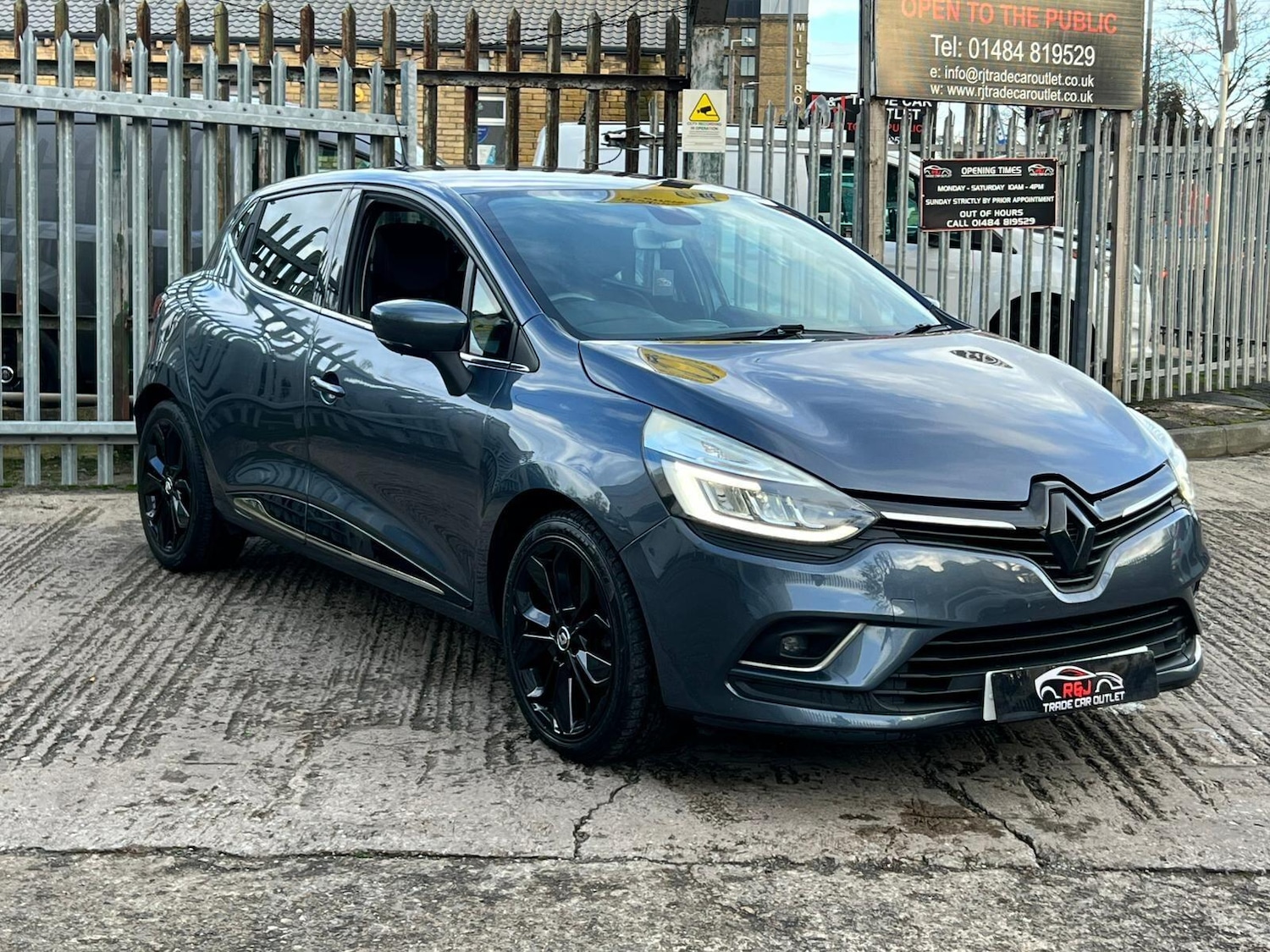 Used Renault Clio 2018 for sale - 76849980: Photo 8