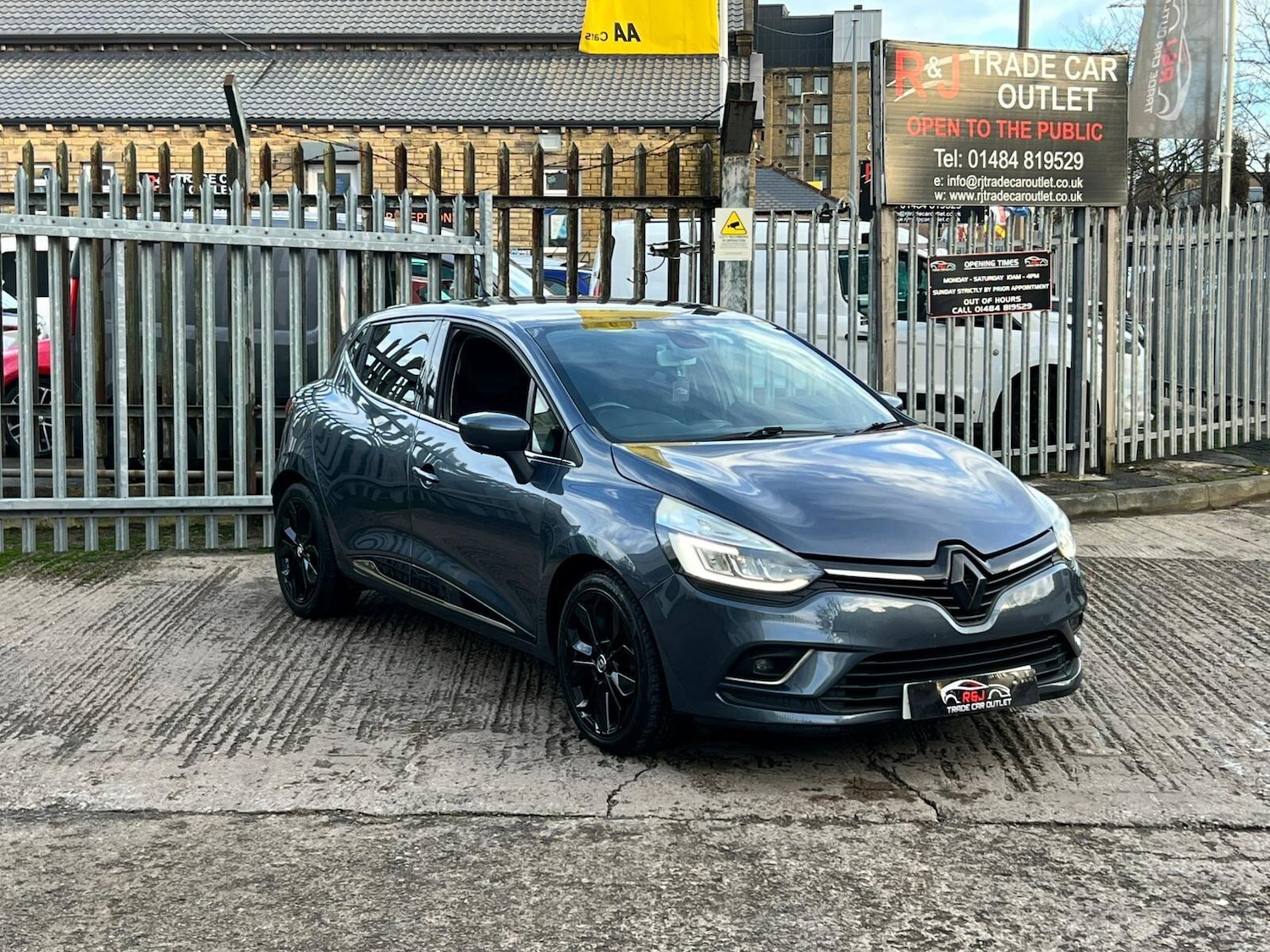 Used Renault Clio 2018 for sale - 76849980: Photo 9