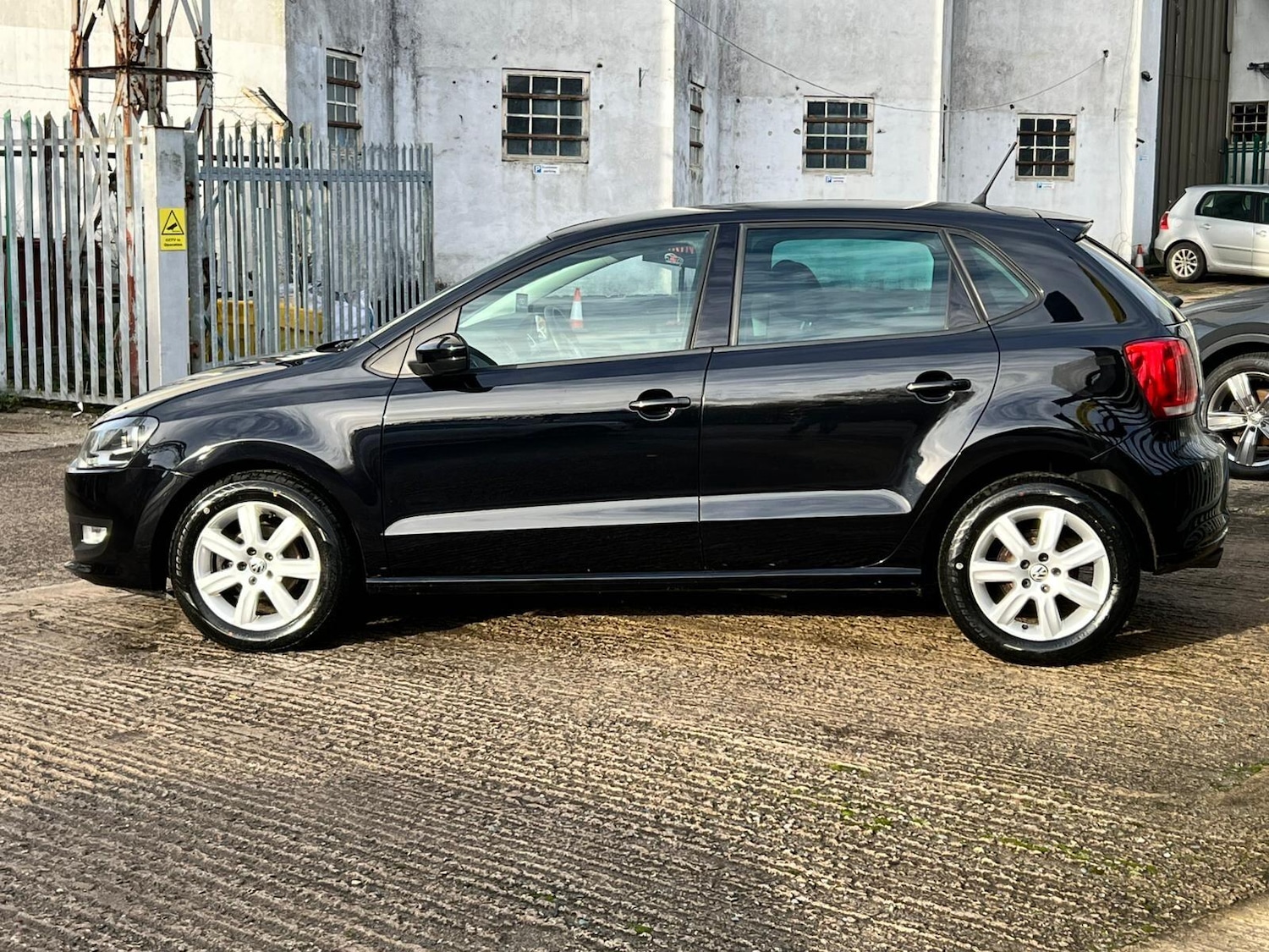 Used Volkswagen Polo 2012 for sale - 76832514: Photo 14