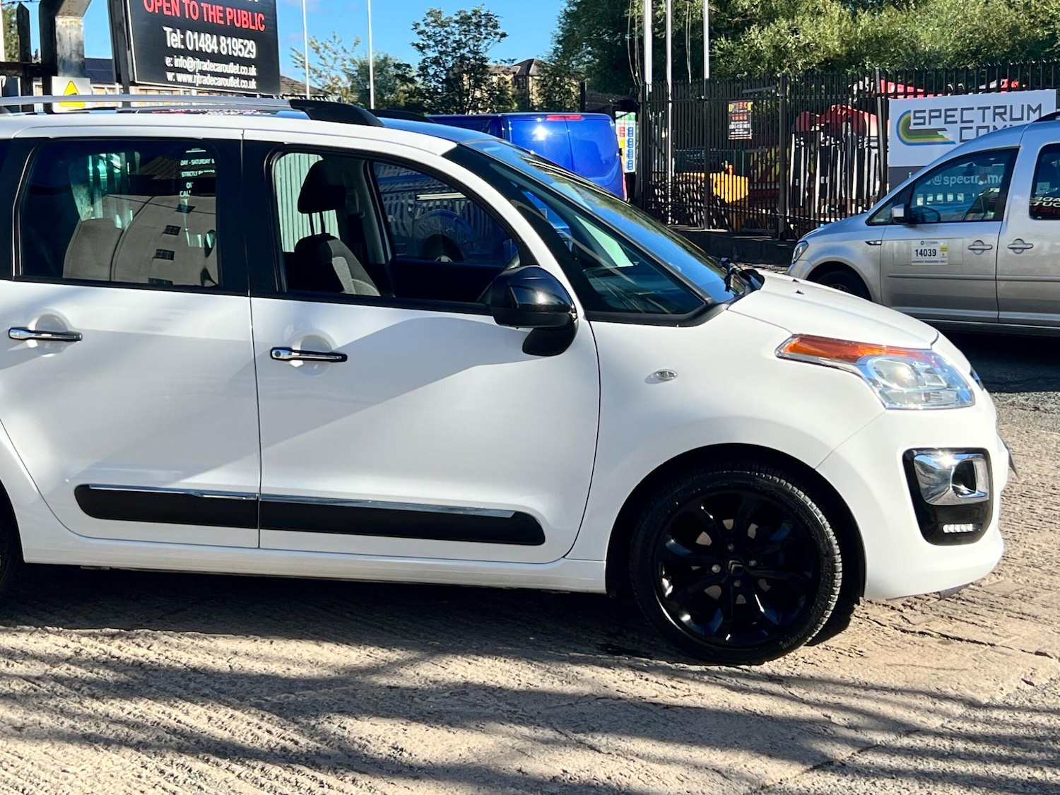 Used Citroen C3 Picasso 2017 for sale - 76032434: Photo 11