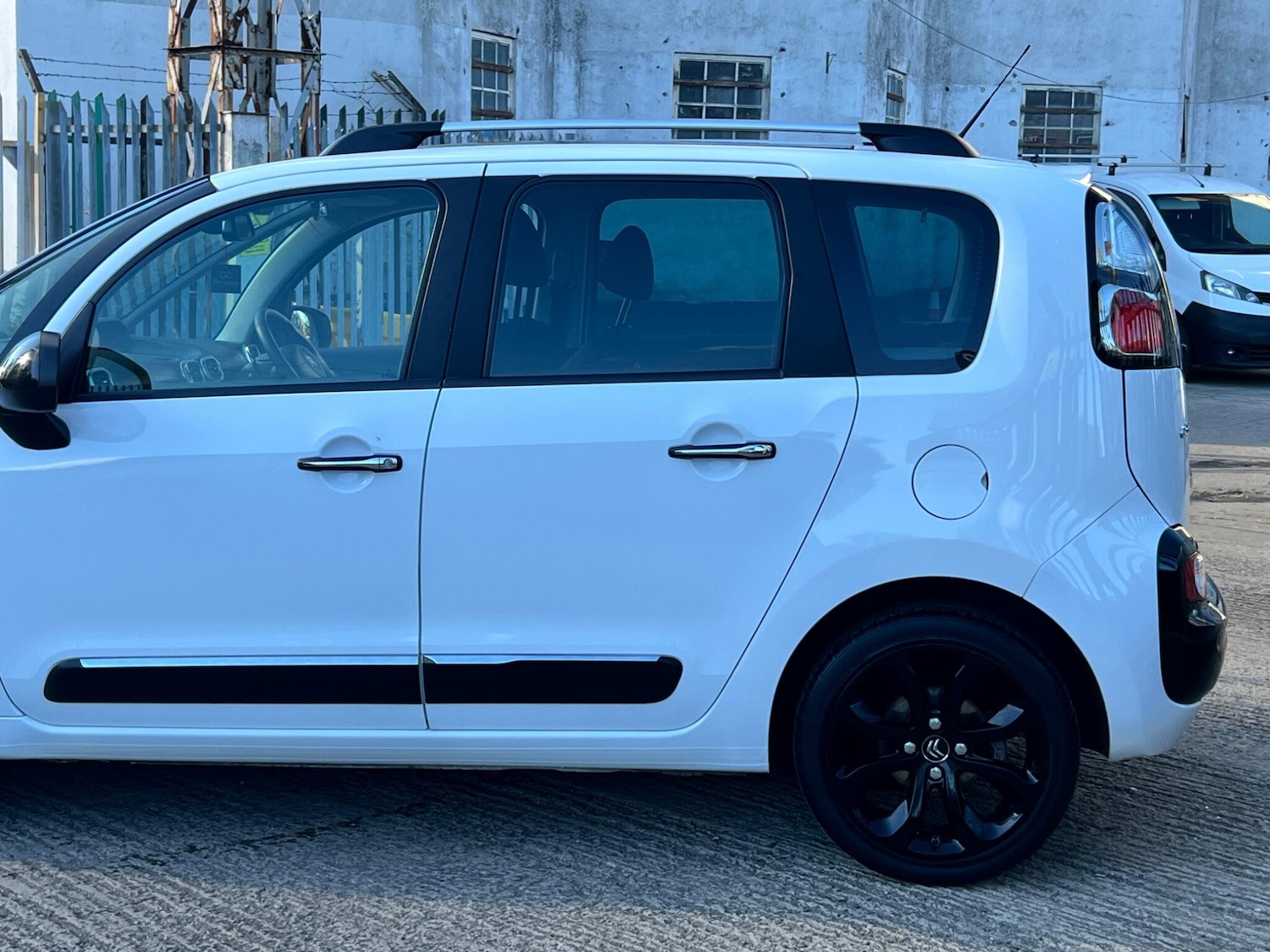 Used Citroen C3 Picasso 2017 for sale - 76032434: Photo 15