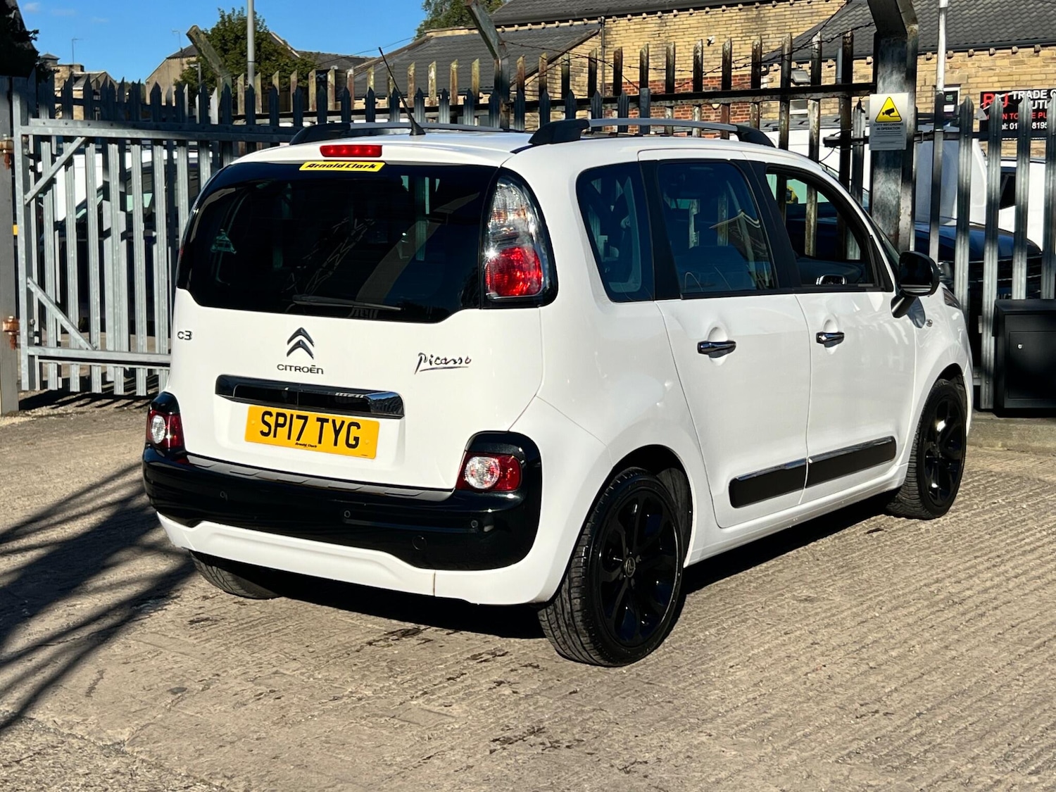 Used Citroen C3 Picasso 2017 for sale - 76032434: Photo 17