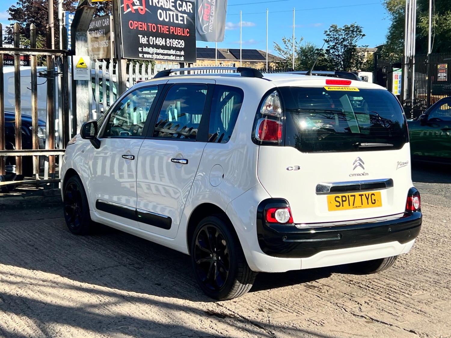 Used Citroen C3 Picasso 2017 for sale - 76032434: Photo 18