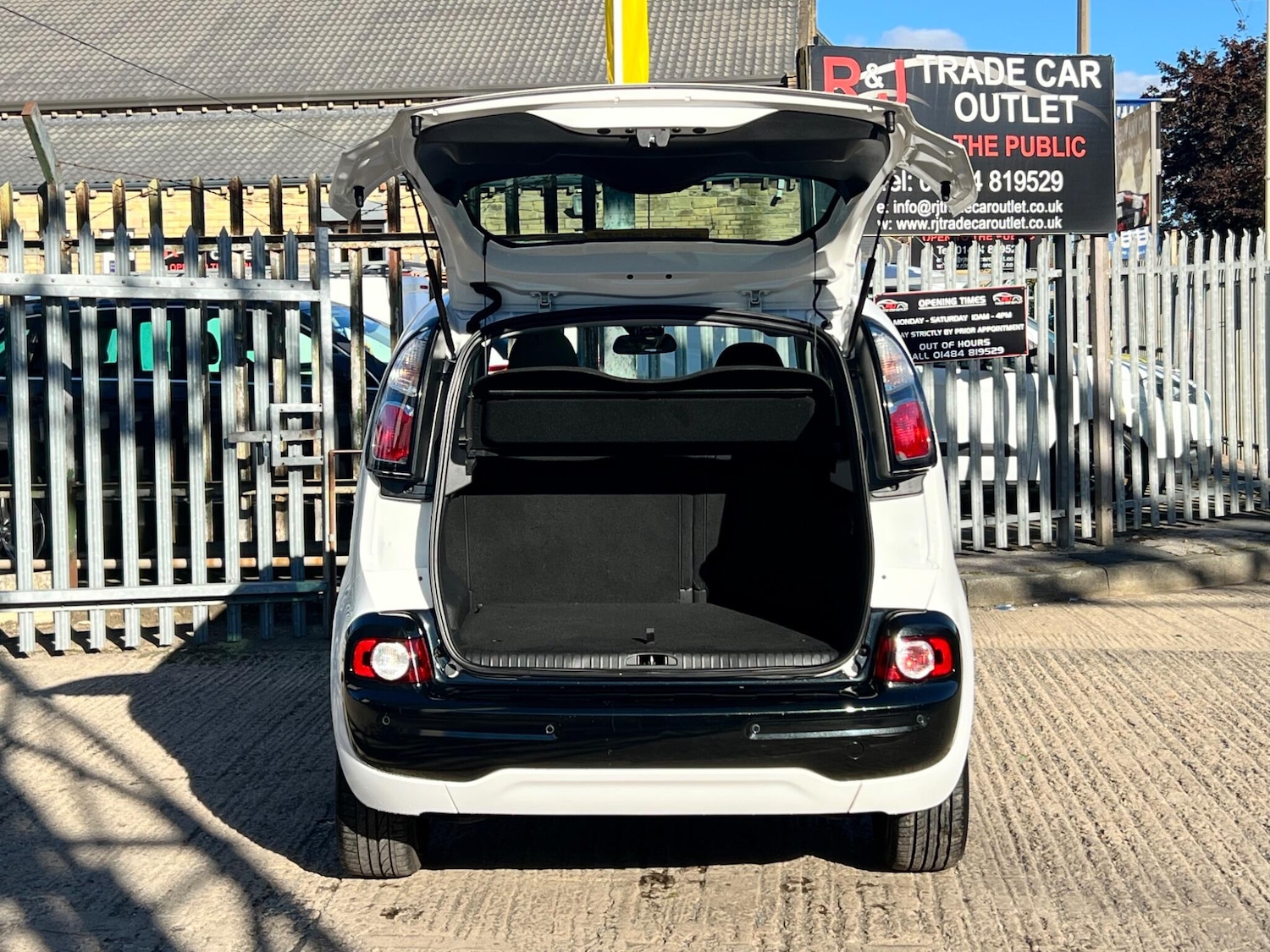 Used Citroen C3 Picasso 2017 for sale - 76032434: Photo 22
