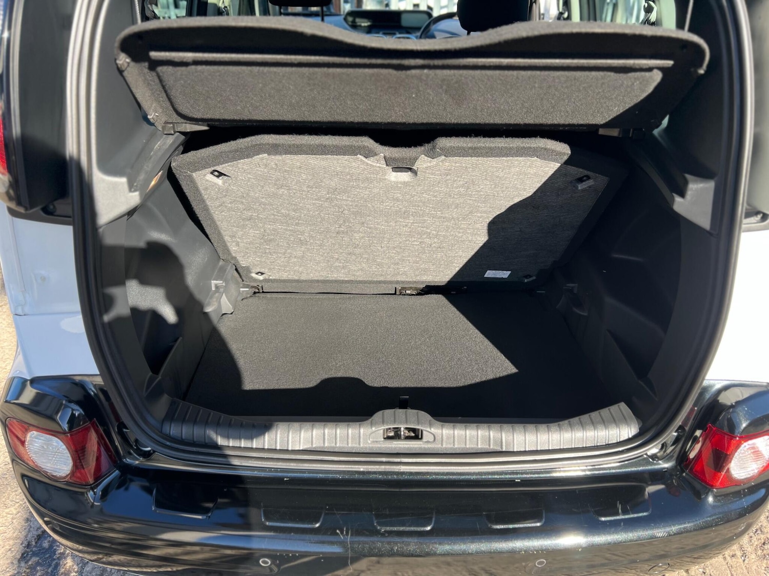 Used Citroen C3 Picasso 2017 for sale - 76032434: Photo 24