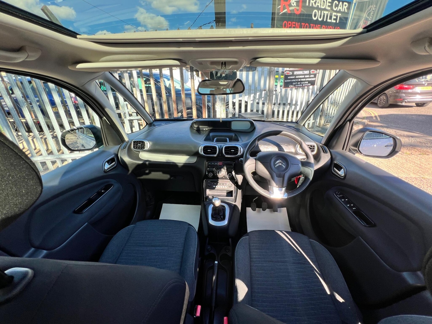 Used Citroen C3 Picasso 2017 for sale - 76032434: Photo 26
