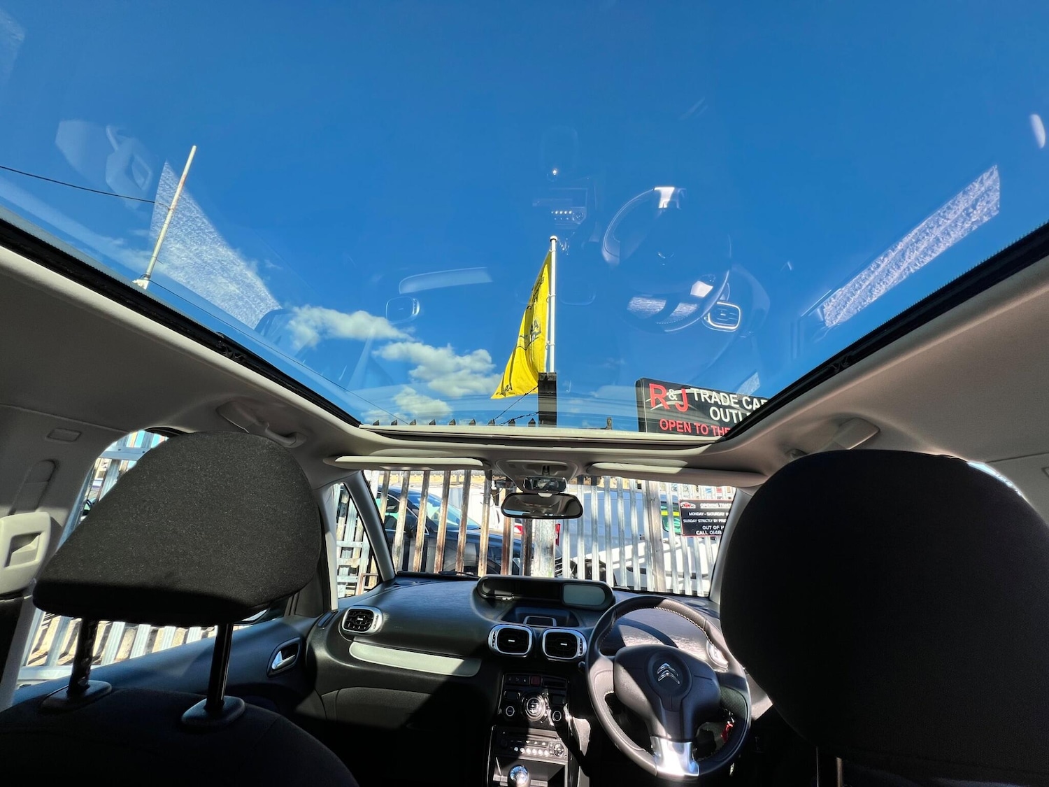 Used Citroen C3 Picasso 2017 for sale - 76032434: Photo 28