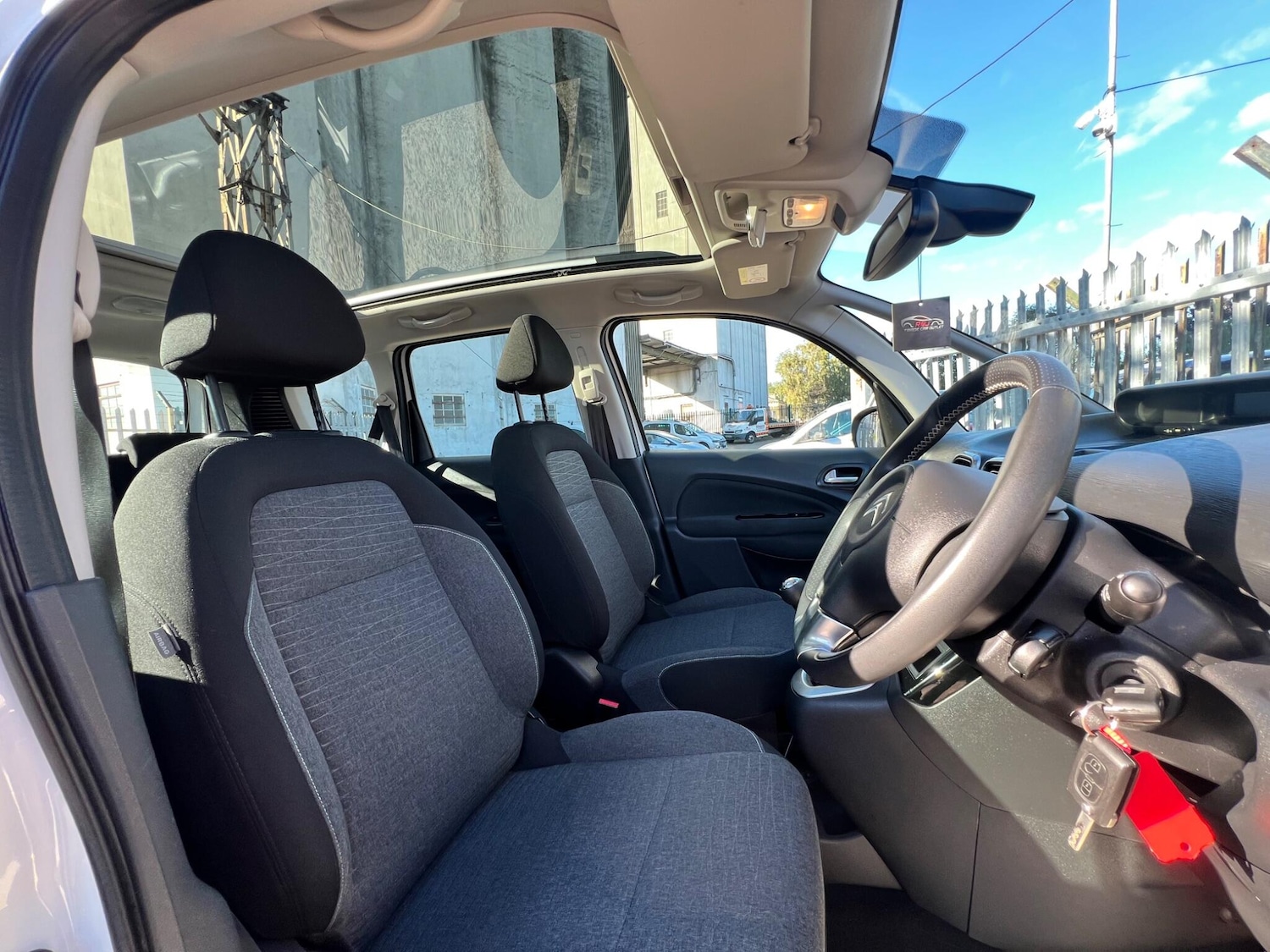 Used Citroen C3 Picasso 2017 for sale - 76032434: Photo 29