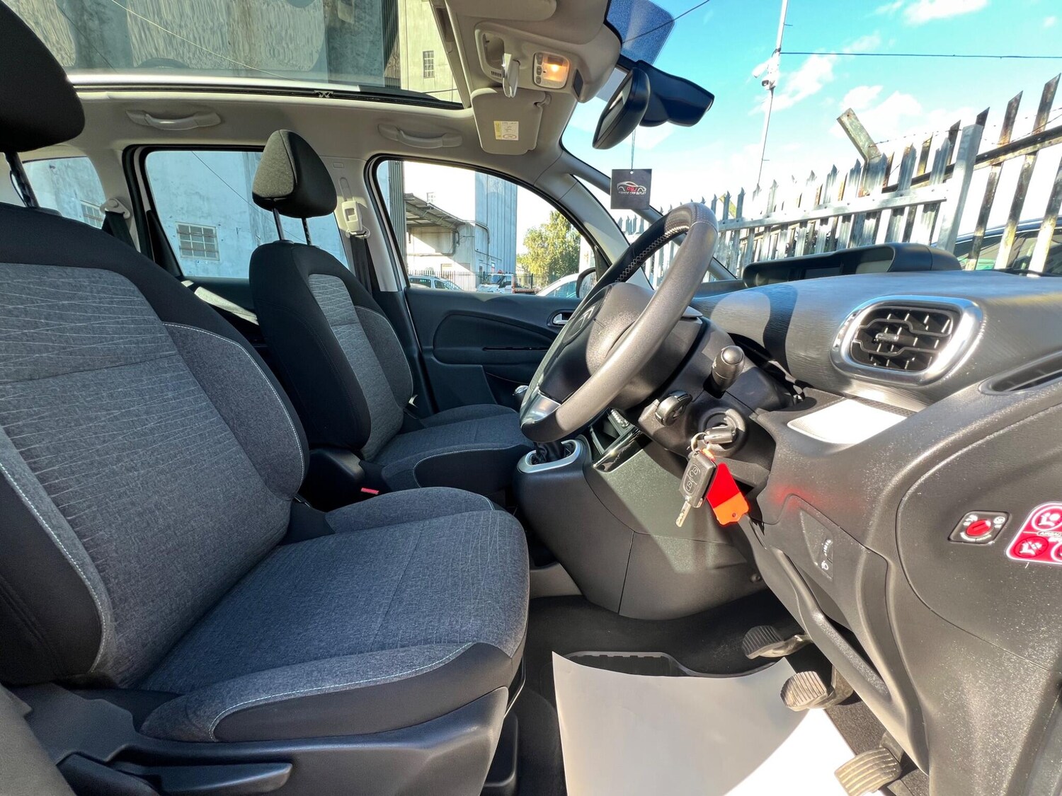 Used Citroen C3 Picasso 2017 for sale - 76032434: Photo 31