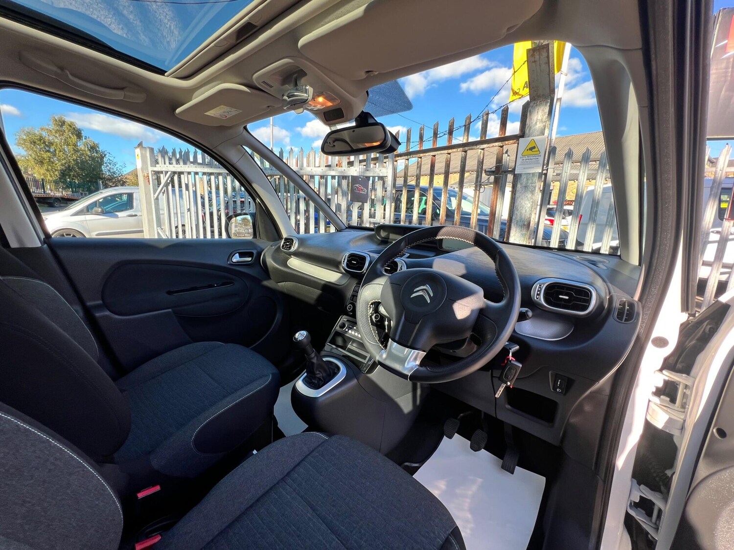 Used Citroen C3 Picasso 2017 for sale - 76032434: Photo 33