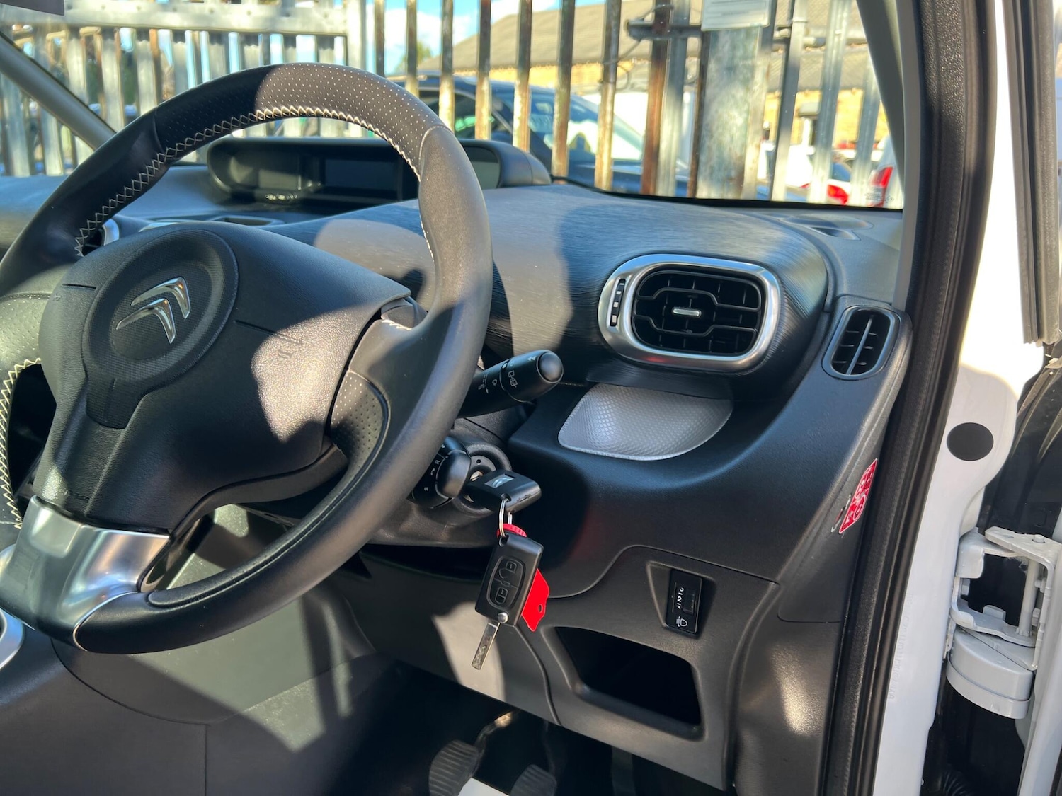 Used Citroen C3 Picasso 2017 for sale - 76032434: Photo 39