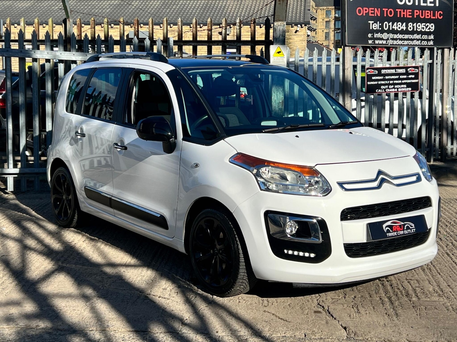 Used Citroen C3 Picasso 2017 for sale - 76032434: Photo 4