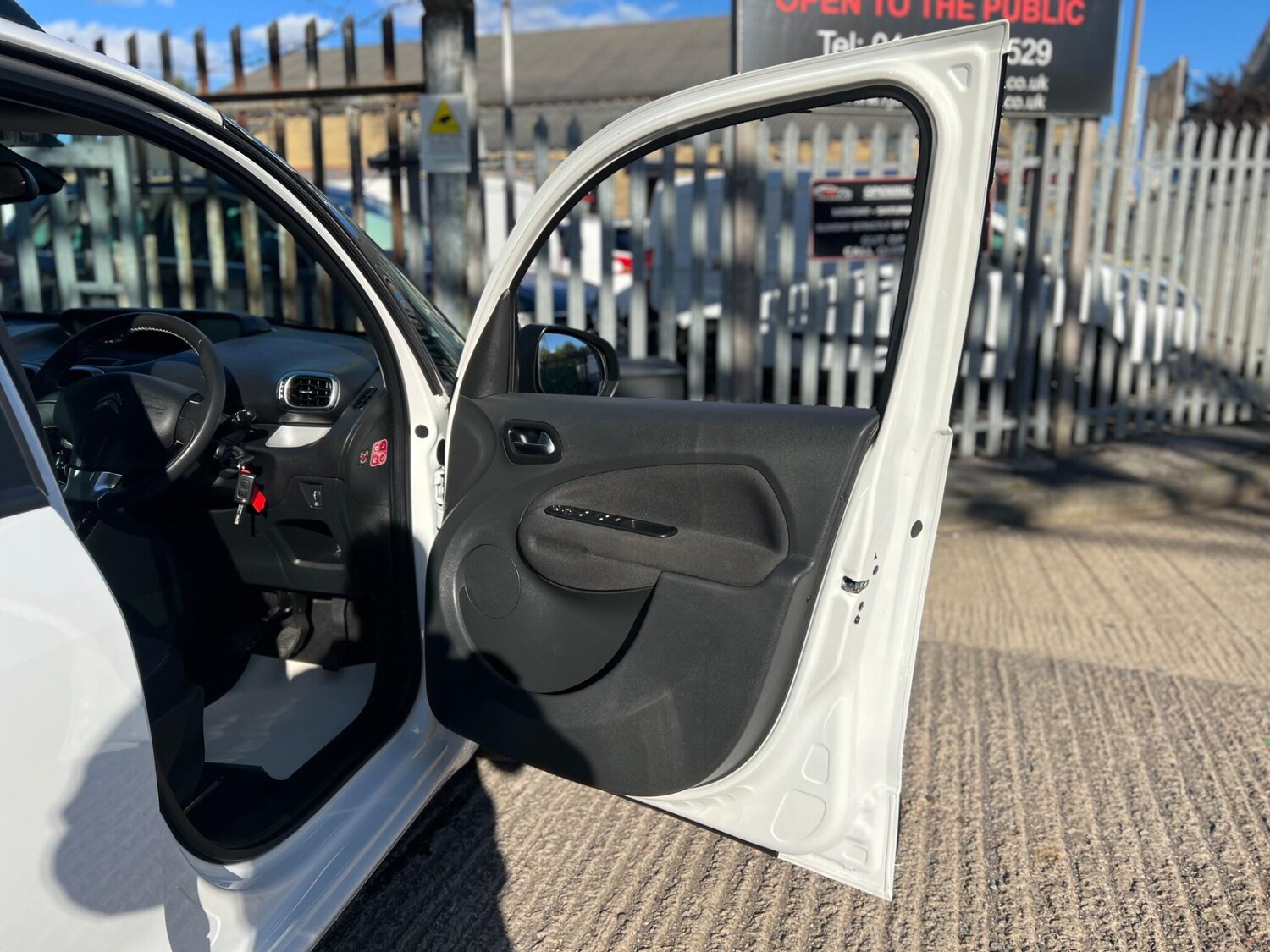 Used Citroen C3 Picasso 2017 for sale - 76032434: Photo 43