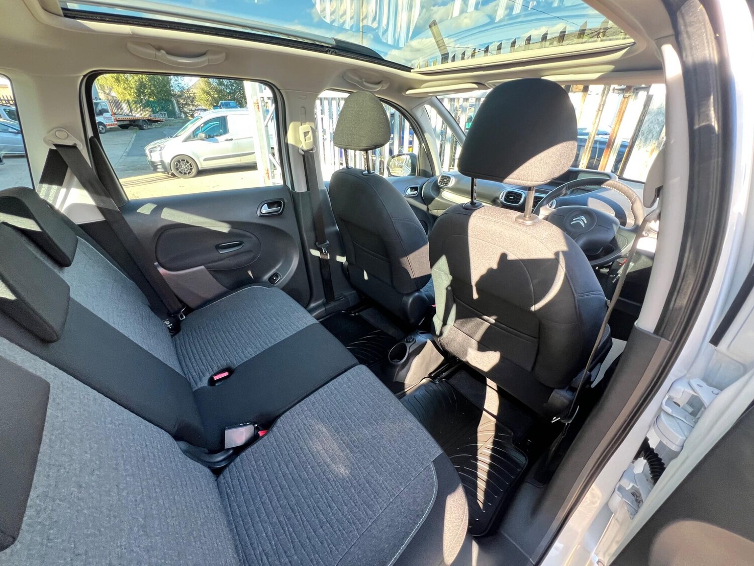 Used Citroen C3 Picasso 2017 for sale - 76032434: Photo 46