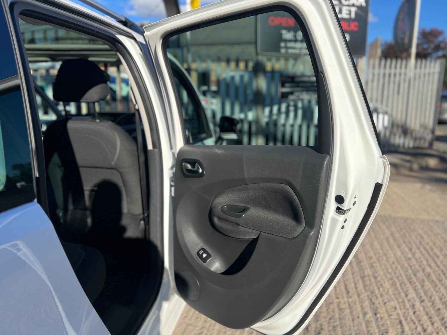 Used Citroen C3 Picasso 2017 for sale - 76032434: Photo 48