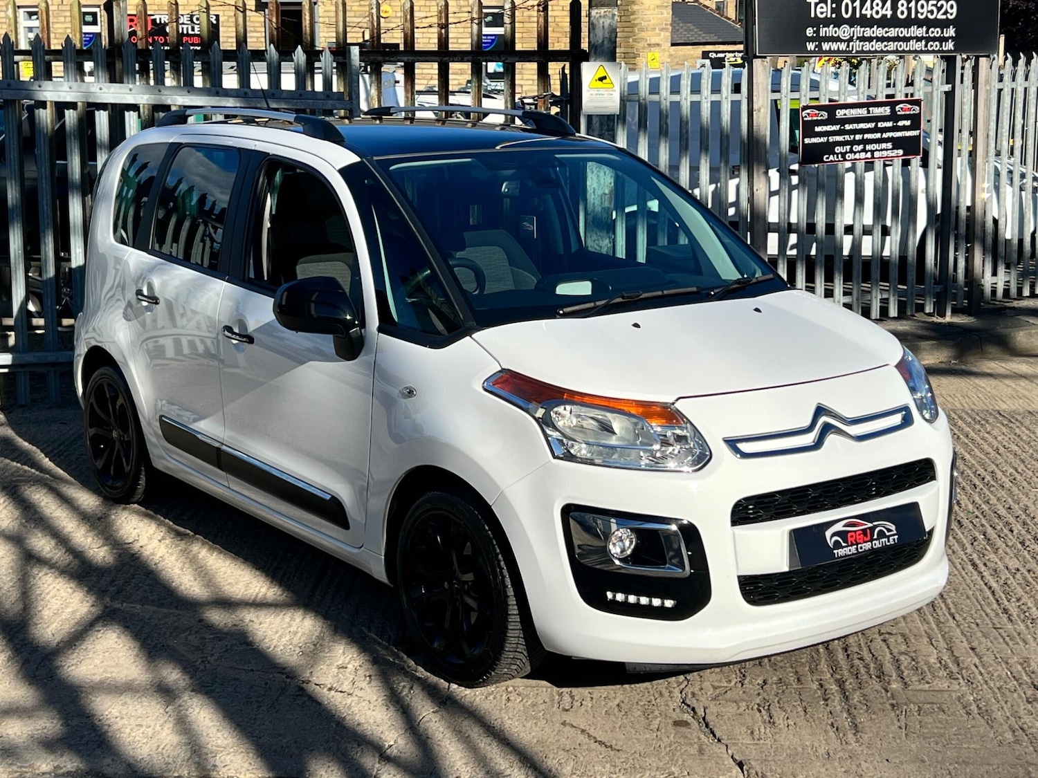 Used Citroen C3 Picasso 2017 for sale - 76032434: Photo 5