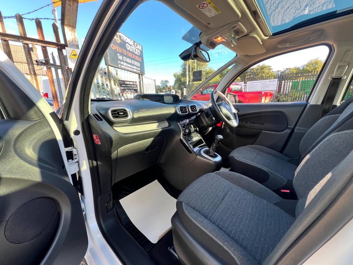 Used Citroen C3 Picasso 2017 for sale - 76032434: Photo 50