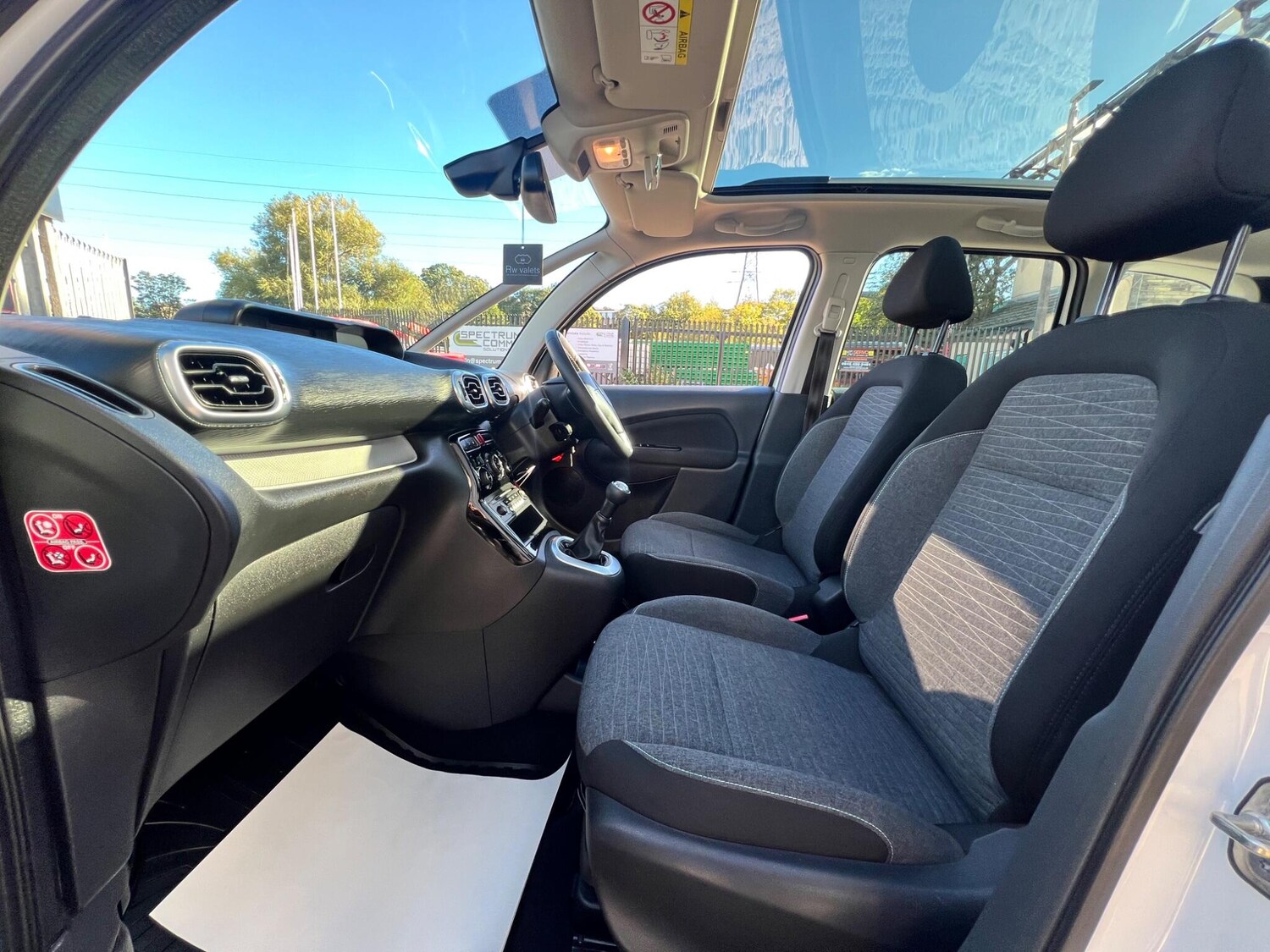 Used Citroen C3 Picasso 2017 for sale - 76032434: Photo 51