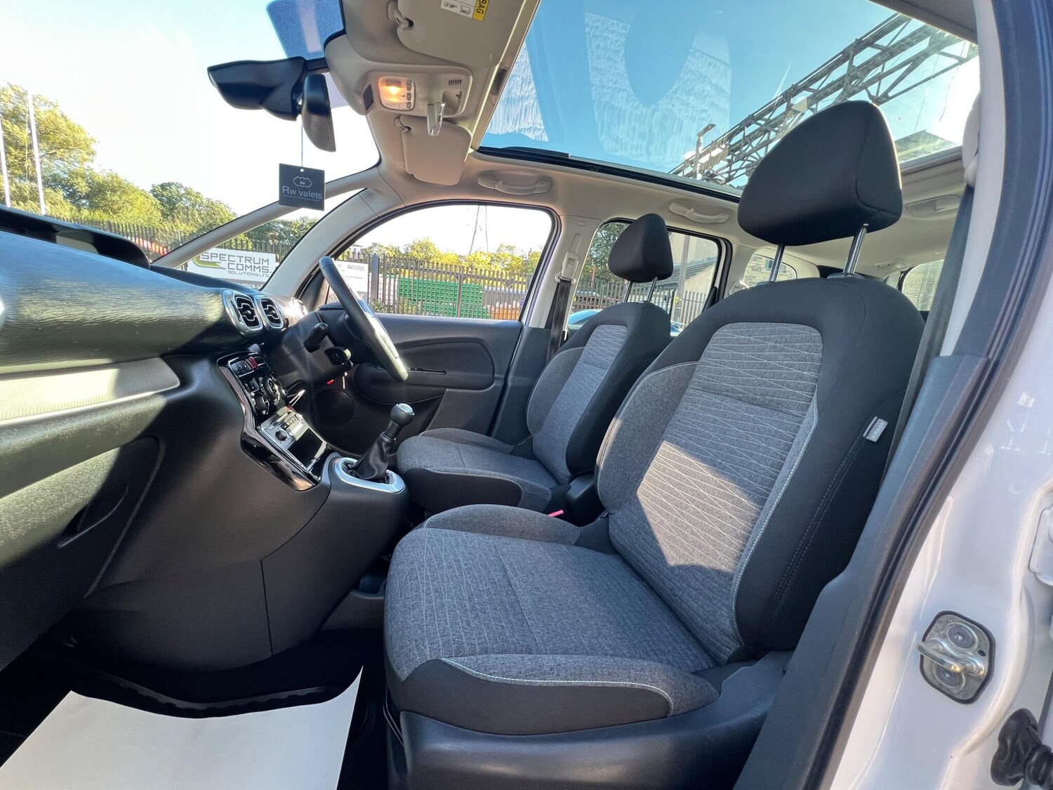 Used Citroen C3 Picasso 2017 for sale - 76032434: Photo 52