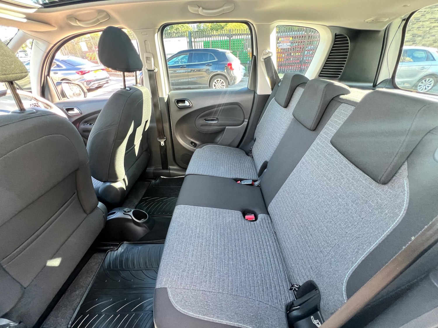 Used Citroen C3 Picasso 2017 for sale - 76032434: Photo 60