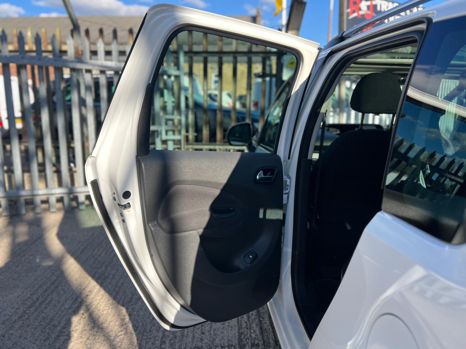 Used Citroen C3 Picasso 2017 for sale - 76032434: Photo 61