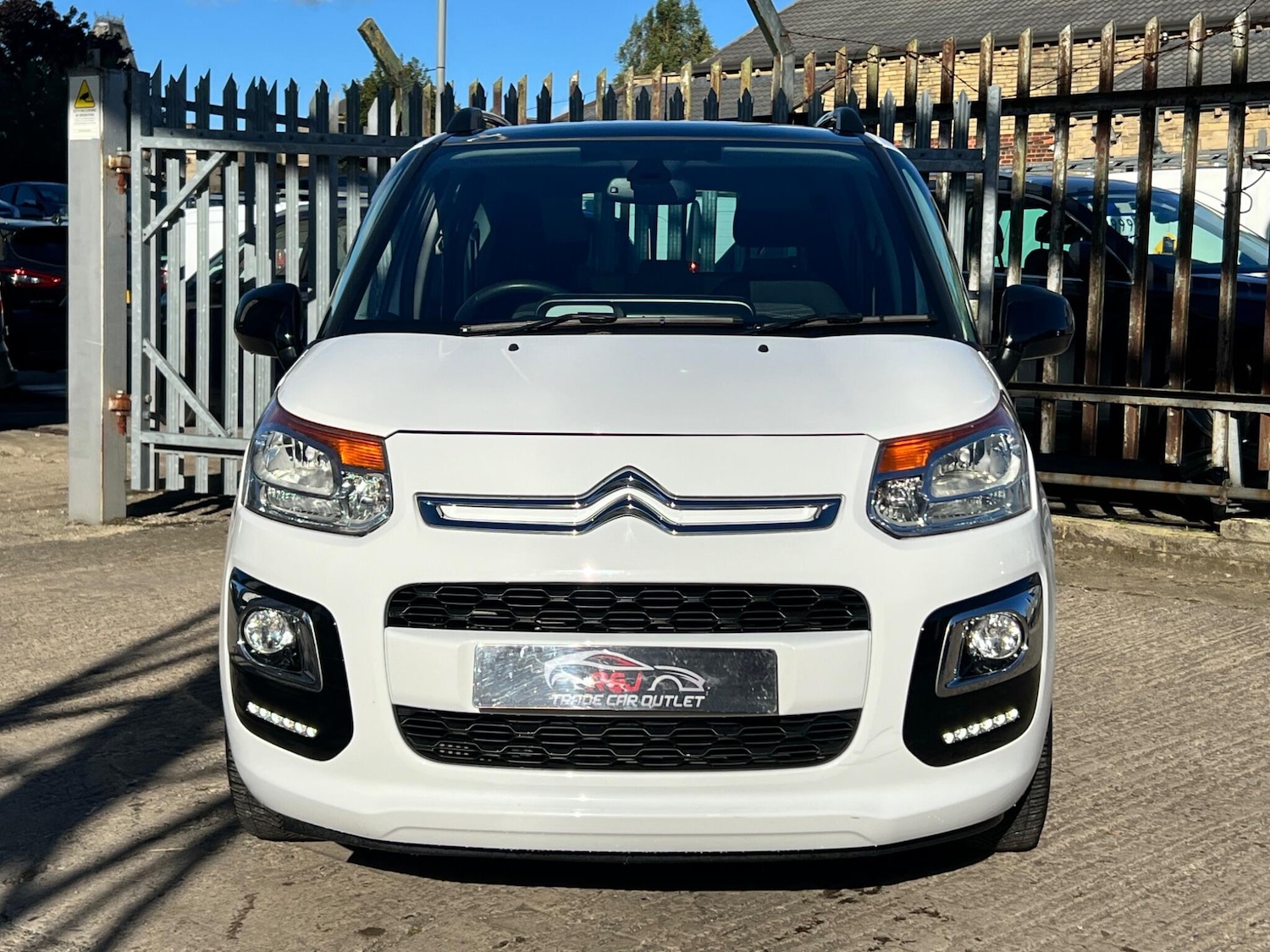 Used Citroen C3 Picasso 2017 for sale - 76032434: Photo 7