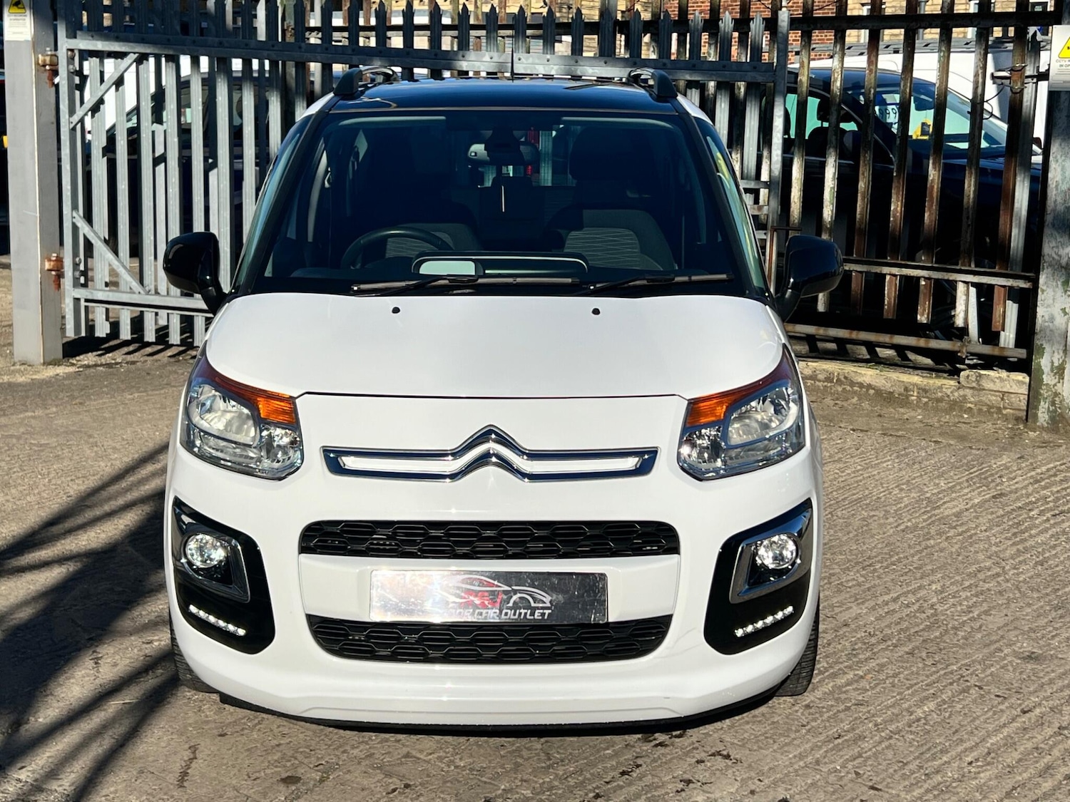 Used Citroen C3 Picasso 2017 for sale - 76032434: Photo 8