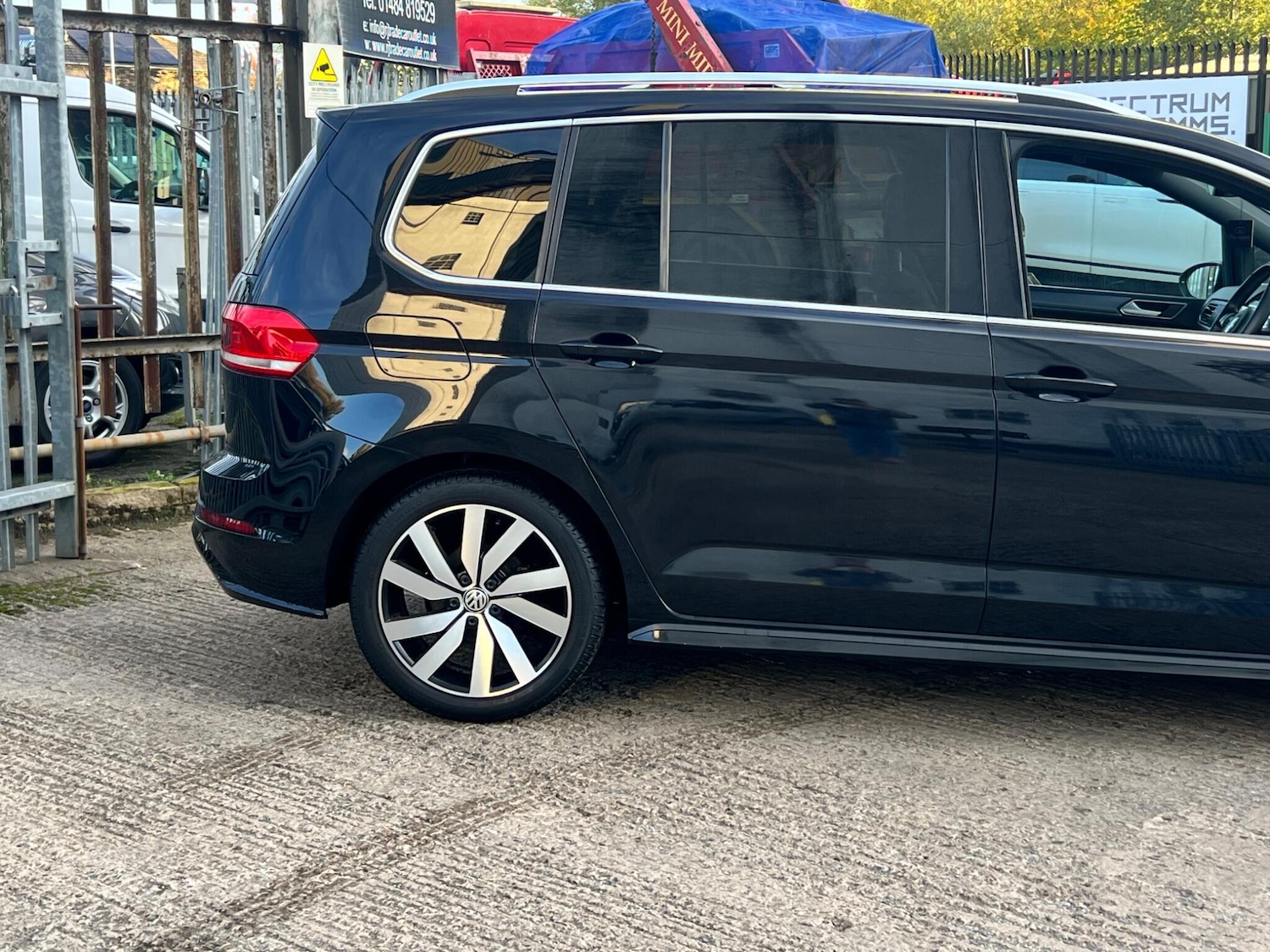 Used Volkswagen Touran for sale - 76409631: Photo 11