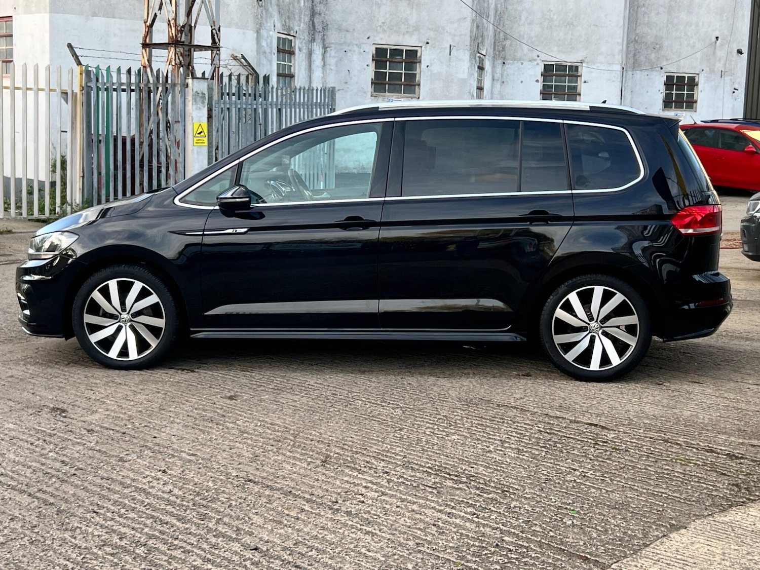 Used Volkswagen Touran for sale - 76409631: Photo 14