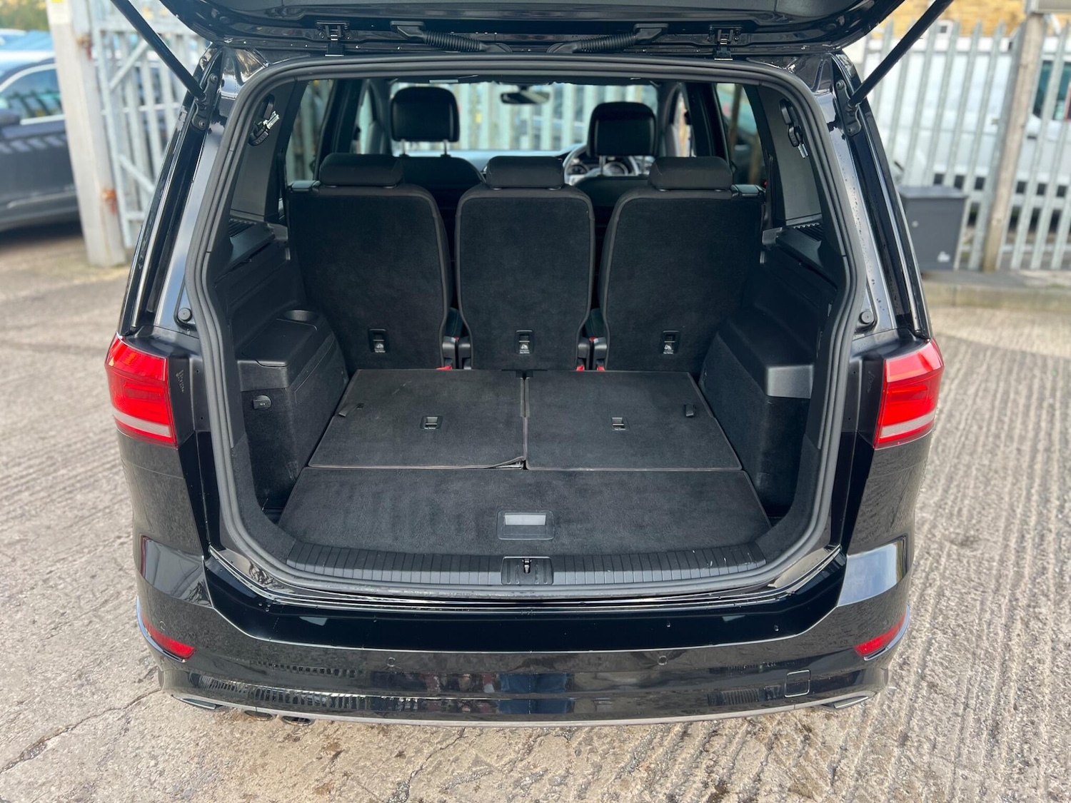 Used Volkswagen Touran for sale - 76409631: Photo 26