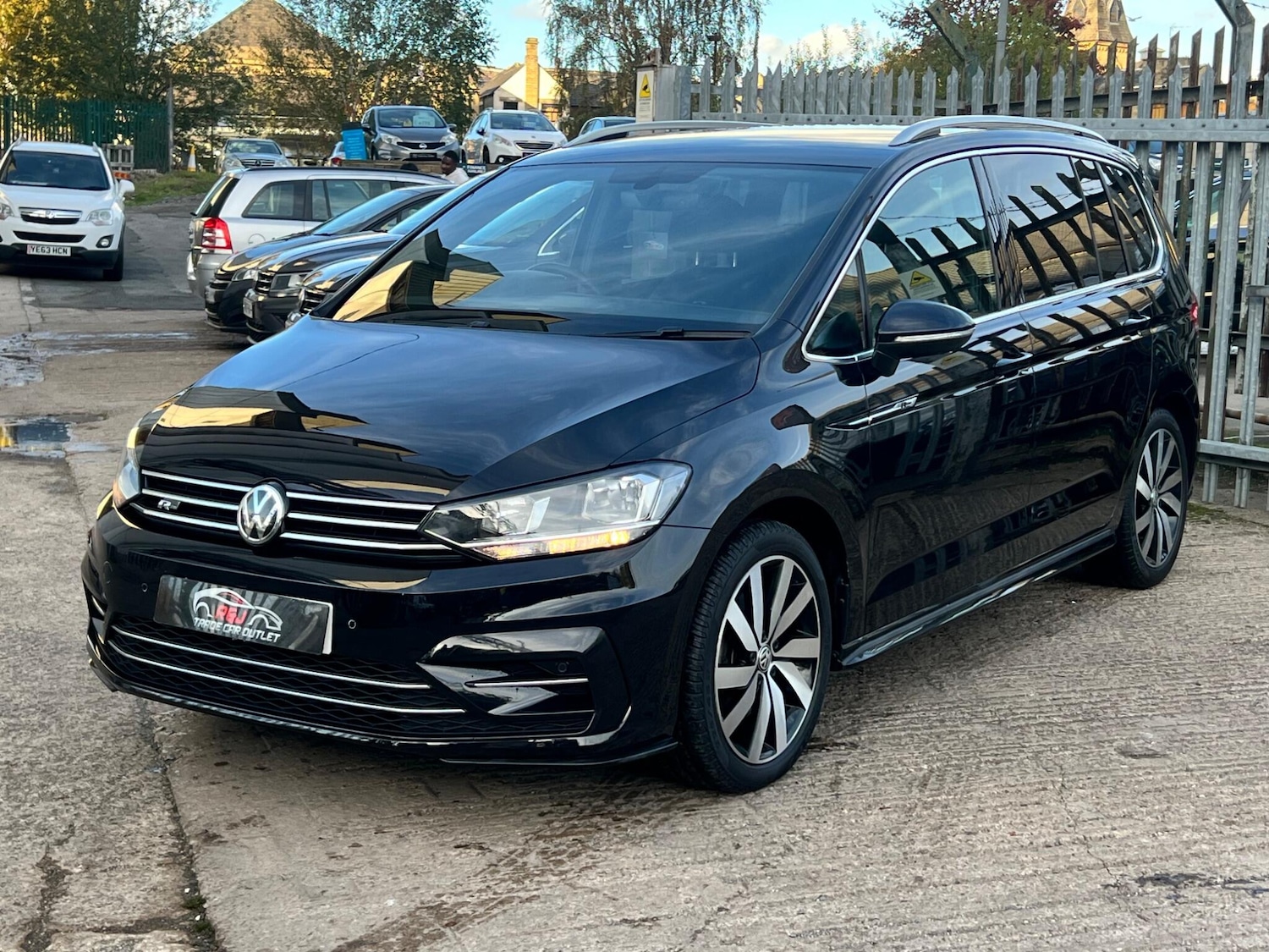 Used Volkswagen Touran for sale - 76409631: Photo 3