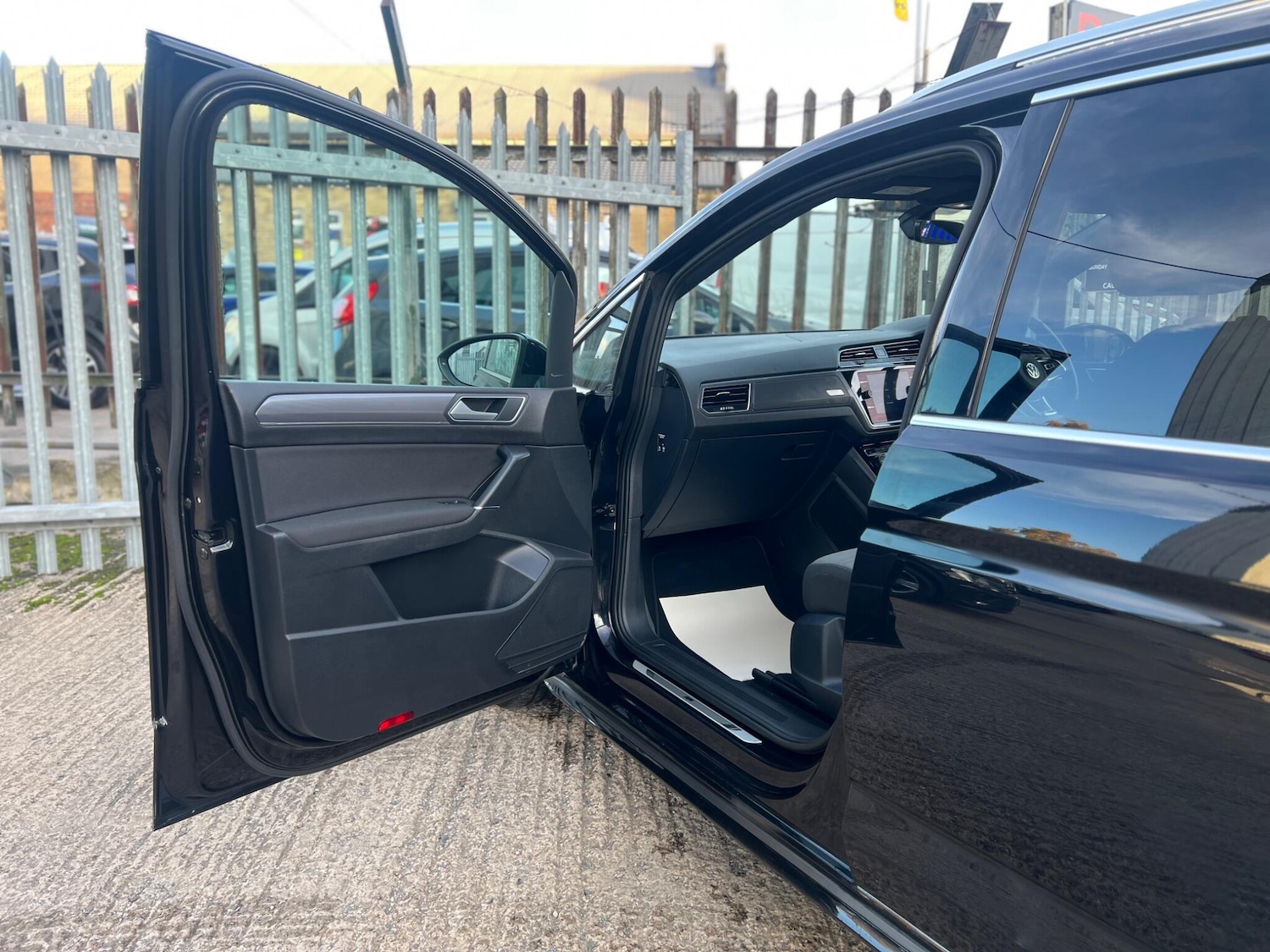 Used Volkswagen Touran for sale - 76409631: Photo 69