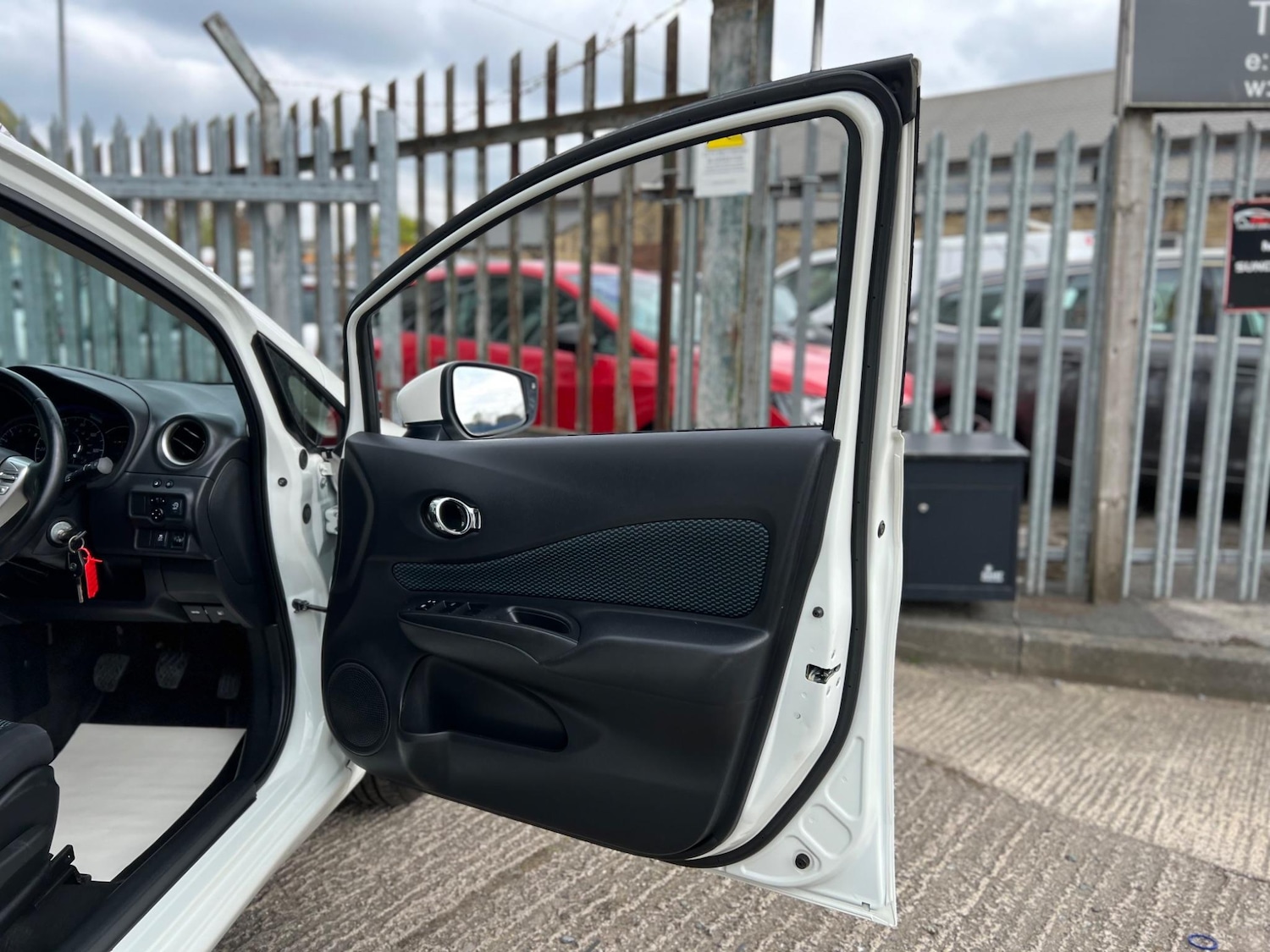 Used Nissan Note 2015 for sale - 76991343: Photo 41