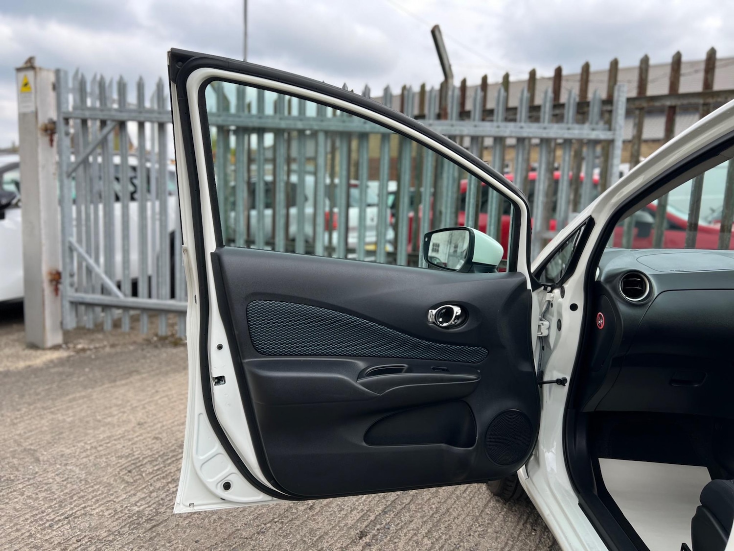 Used Nissan Note 2015 for sale - 76991343: Photo 53