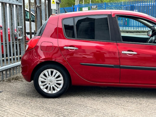 Used Renault Clio 2010 for sale - 74759048: Photo 10