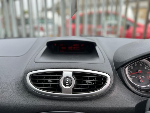 Used Renault Clio 2010 for sale - 74759048: Photo 30