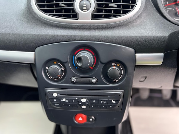 Used Renault Clio 2010 for sale - 74759048: Photo 31